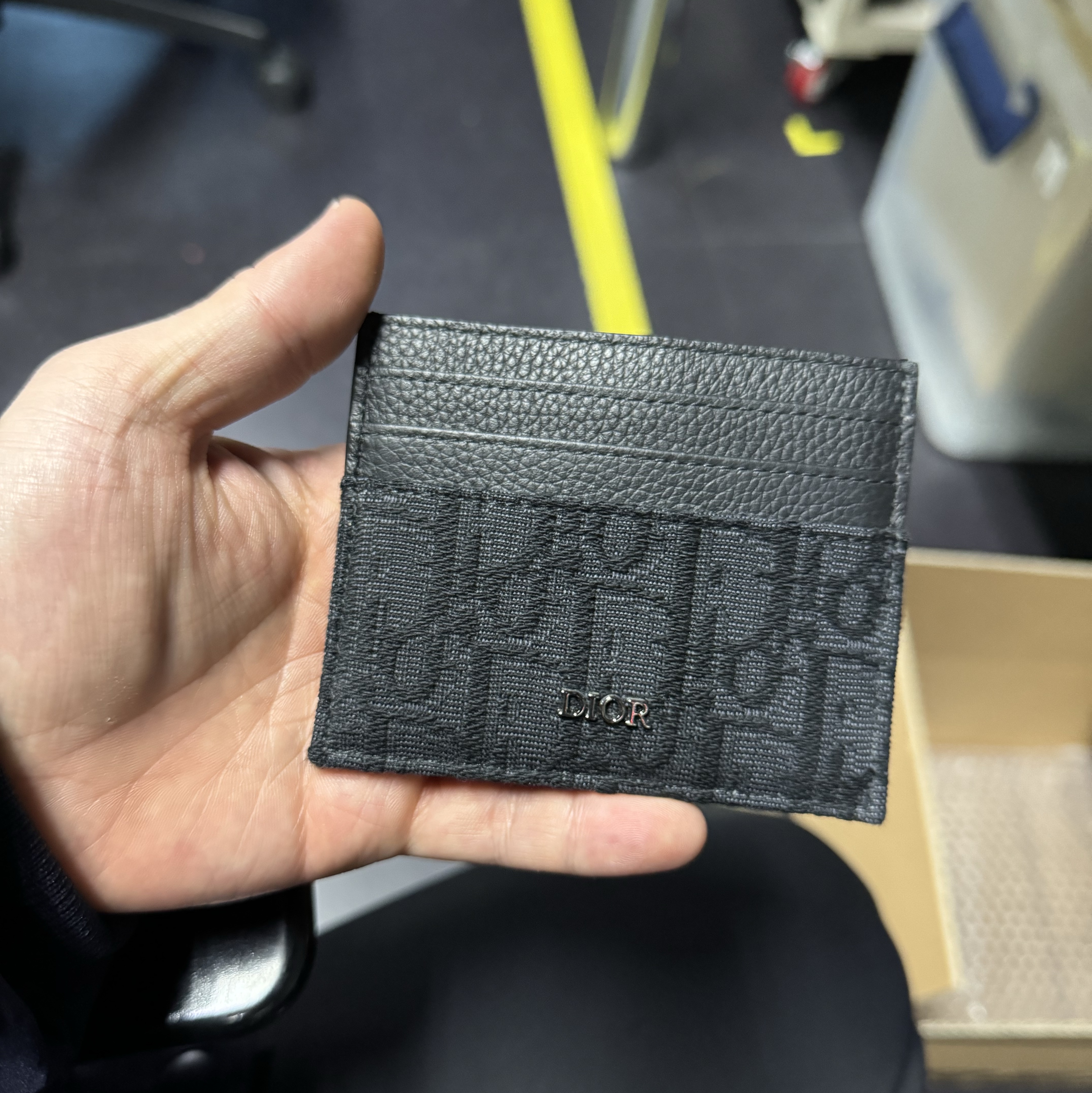 Dior Card Holder Black Dior Oblique Jacquard 착용 스타일