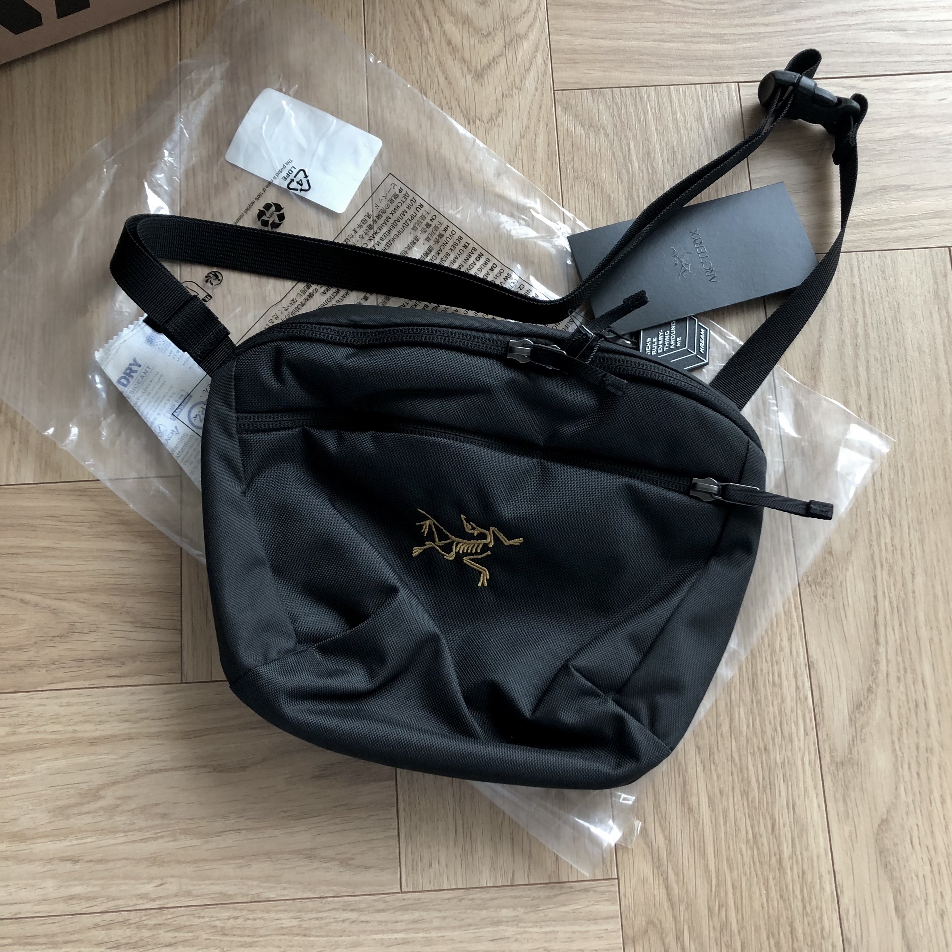 Arc'teryx Mantis 2 Waistpack 24K Black 착용 스타일