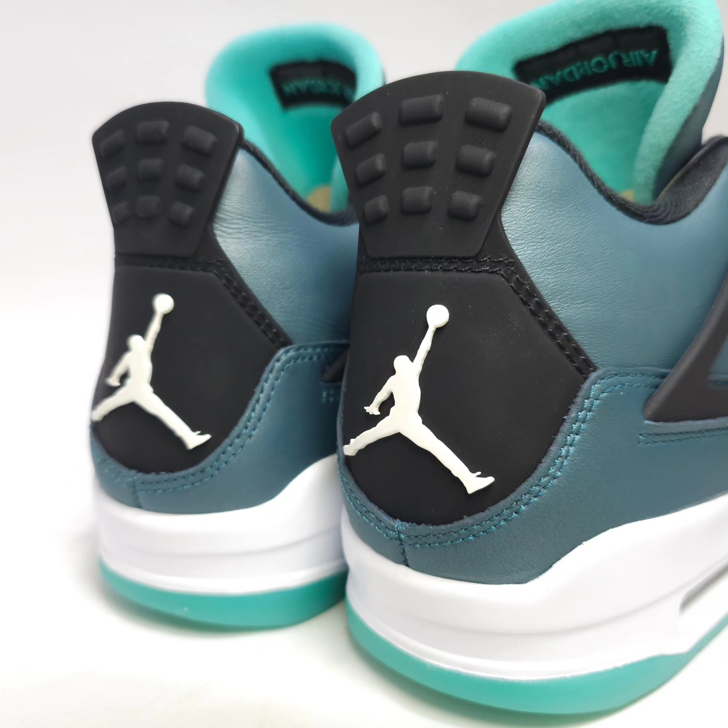 Jordan 4 Retro Teal 착용 스타일 - 4