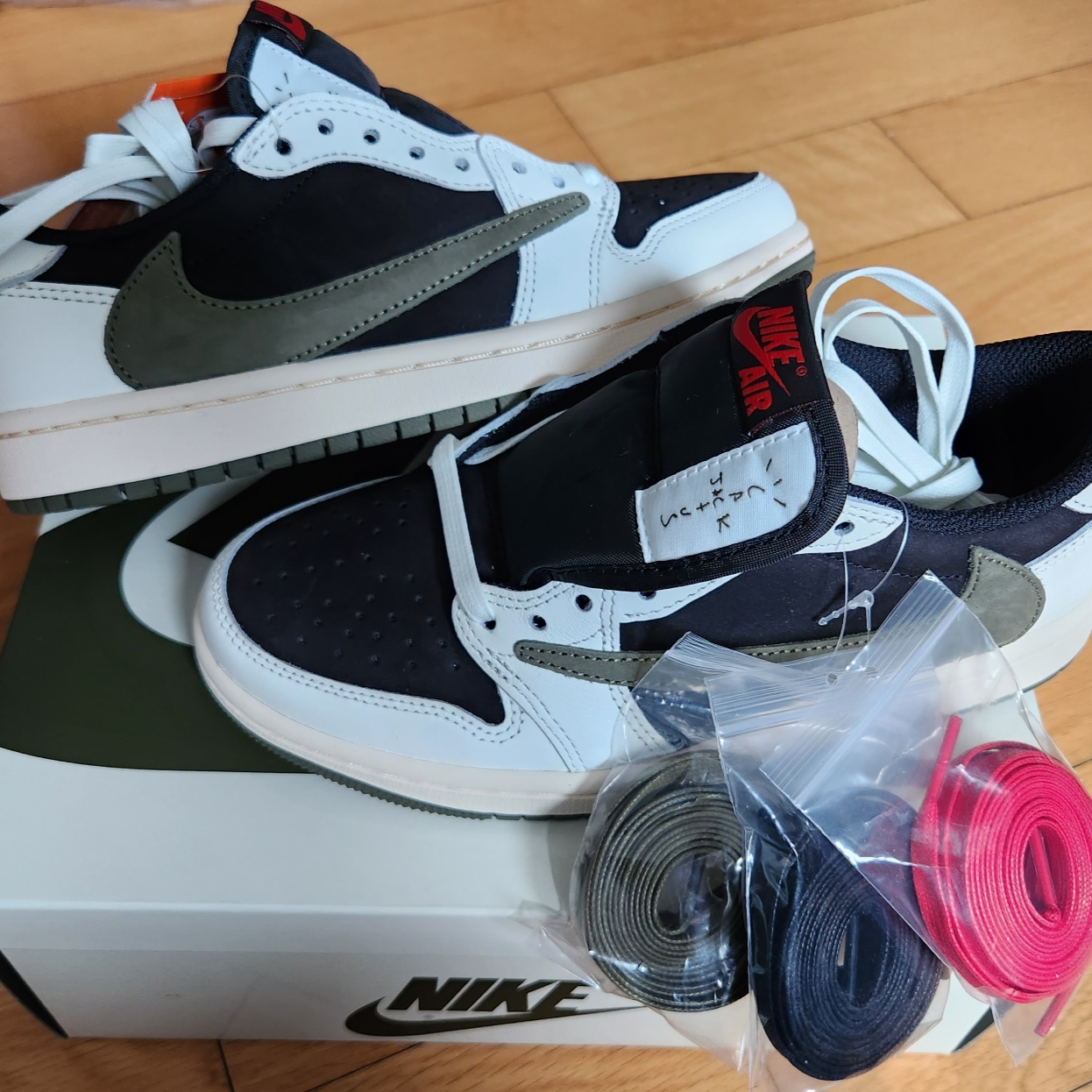 (W) Jordan 1 x Travis Scott Retro Low OG SP Medium Olive 착용 스타일