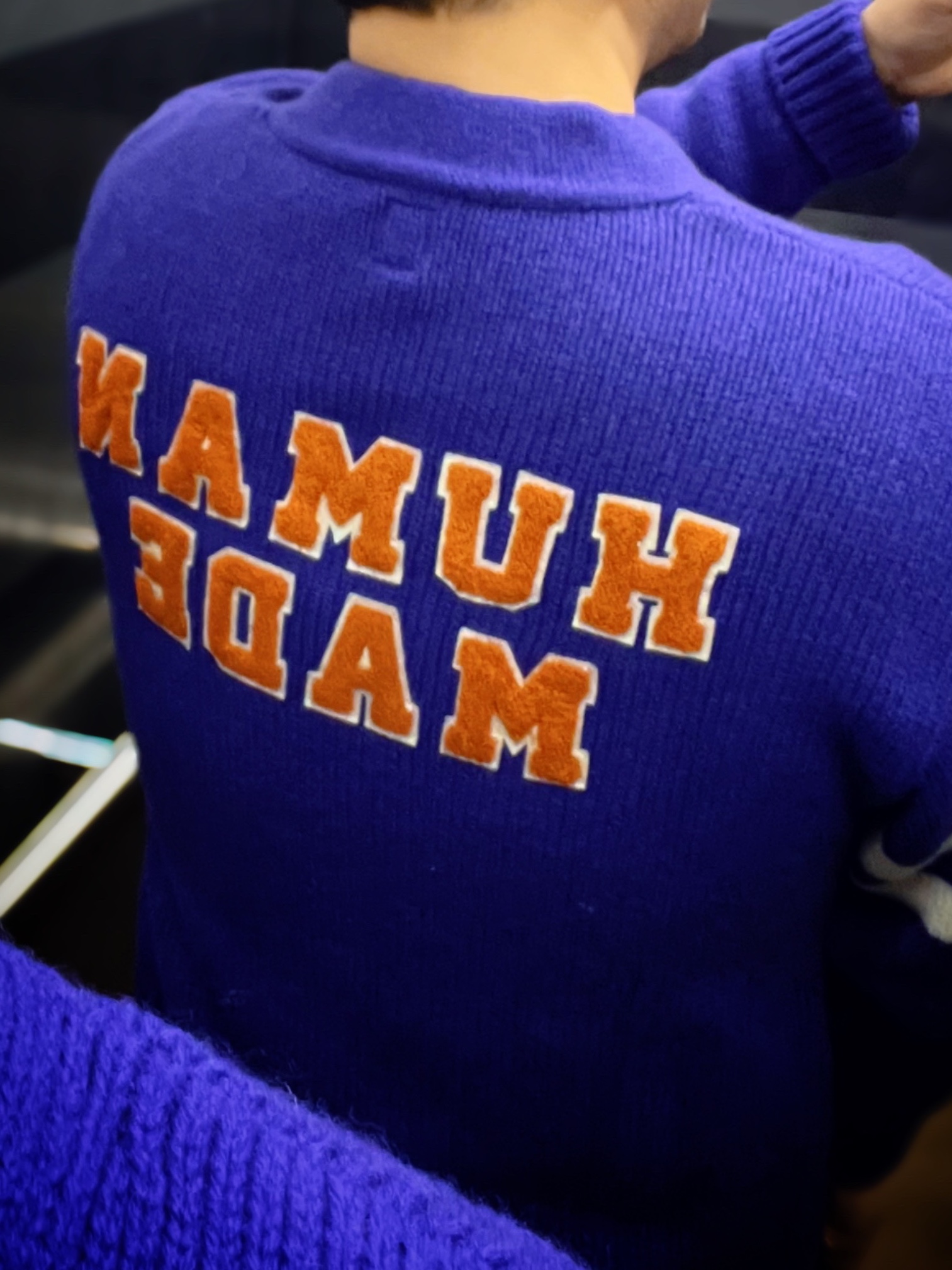 Human Made Low Gauge Knit Cardigan Purple, A.P.C. Axelle Tote Bag Denim Dark Navy 착용 스타일 - 3