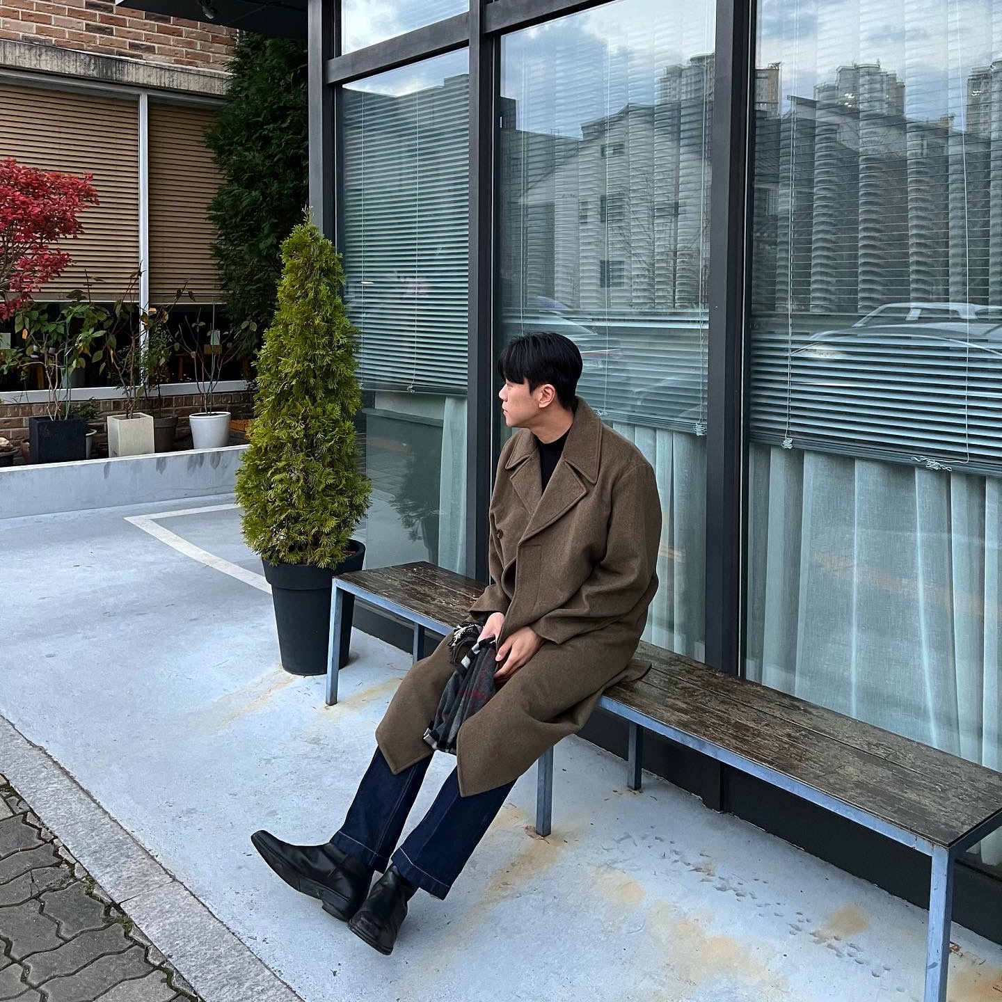Burberry Check Cashmere Muffler Charcoal 착용 스타일 - 5