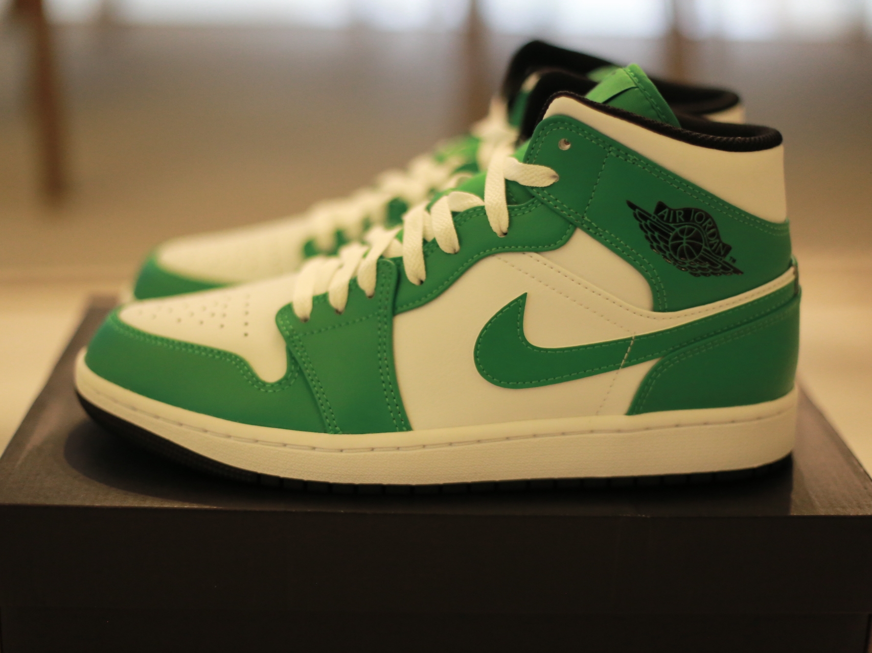Jordan 1 Mid Lucky Green 착용 스타일 - 1