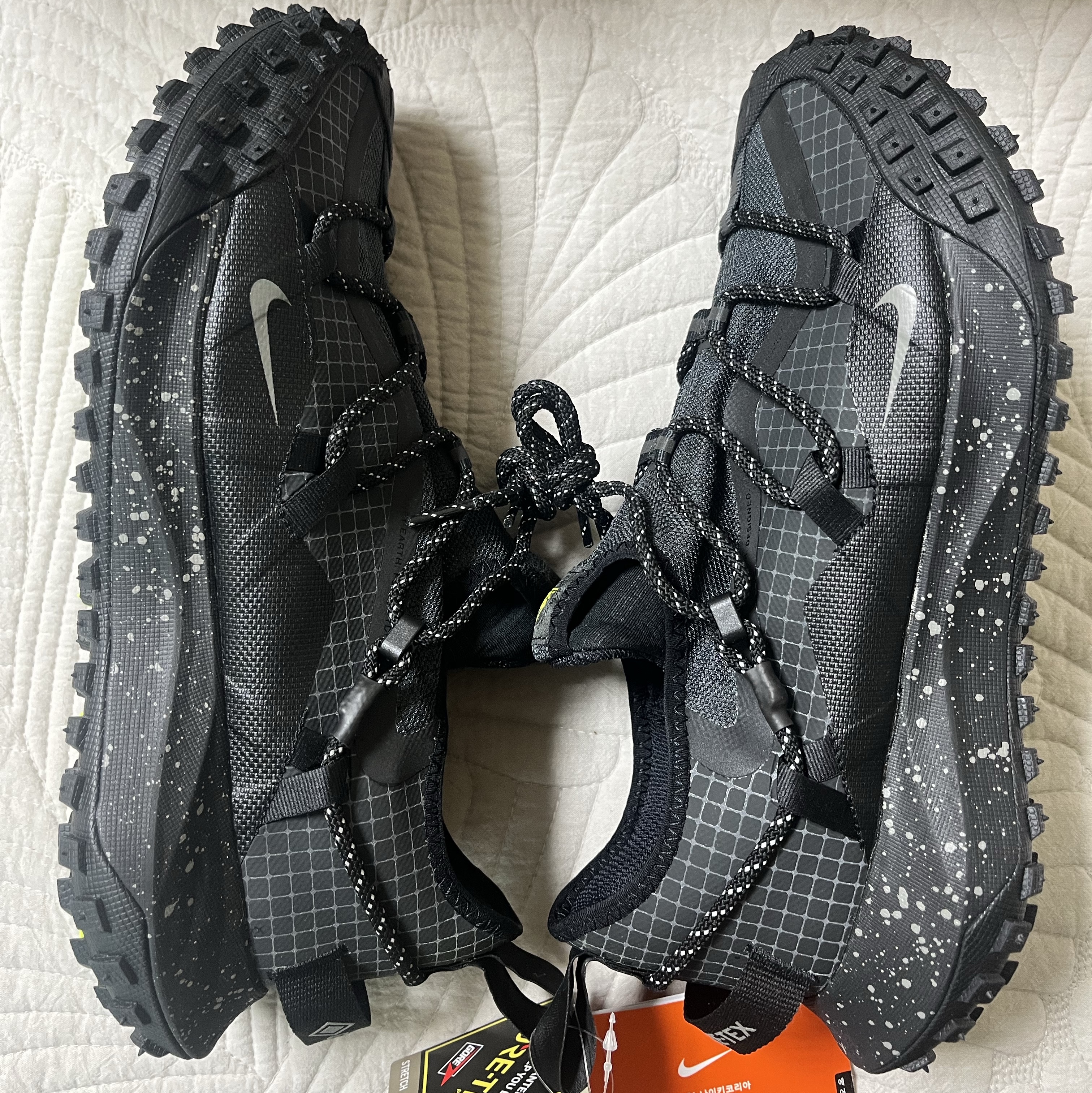 Nike ACG Mountain Fly Low Gore-Tex SE Dark Smoke Grey 착용 스타일