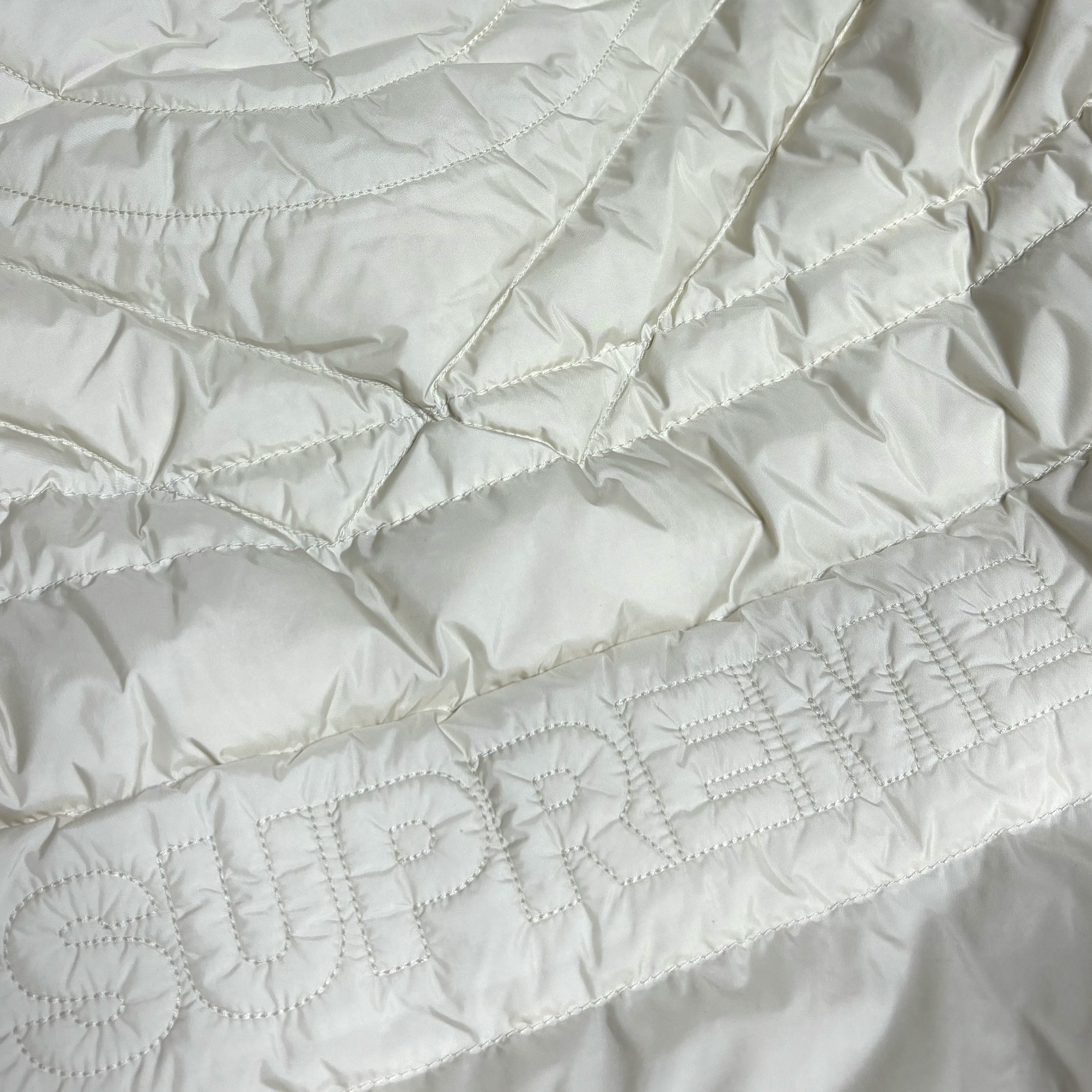 Supreme x Stone Island Reversible Down Puffer Jacket White - 23FW 착용 스타일 - 3