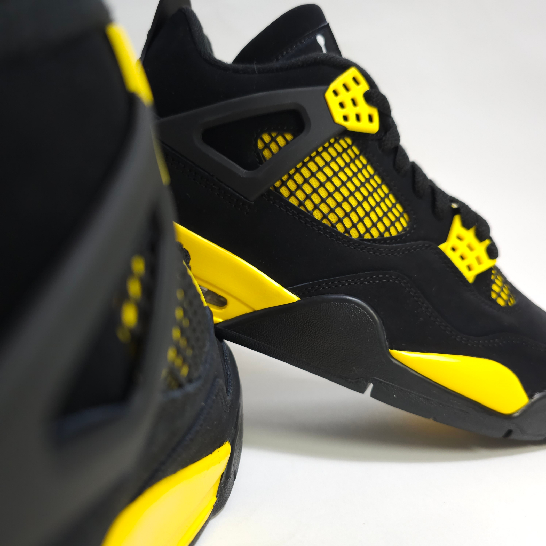Jordan 4 Retro Thunder 2023 착용 스타일 - 3