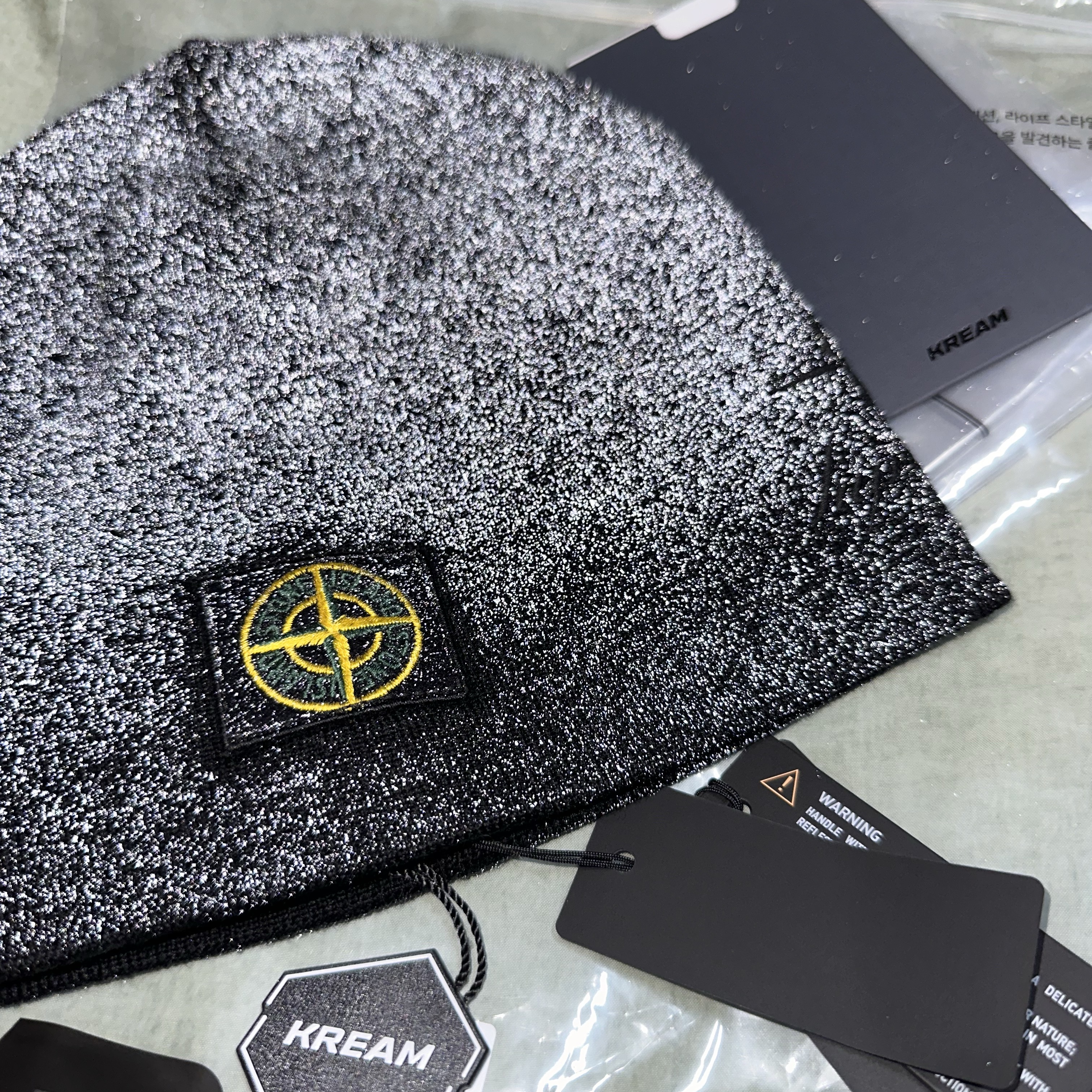 Supreme x Stone Island Reflective Beanie Black - 23FW 착용 스타일