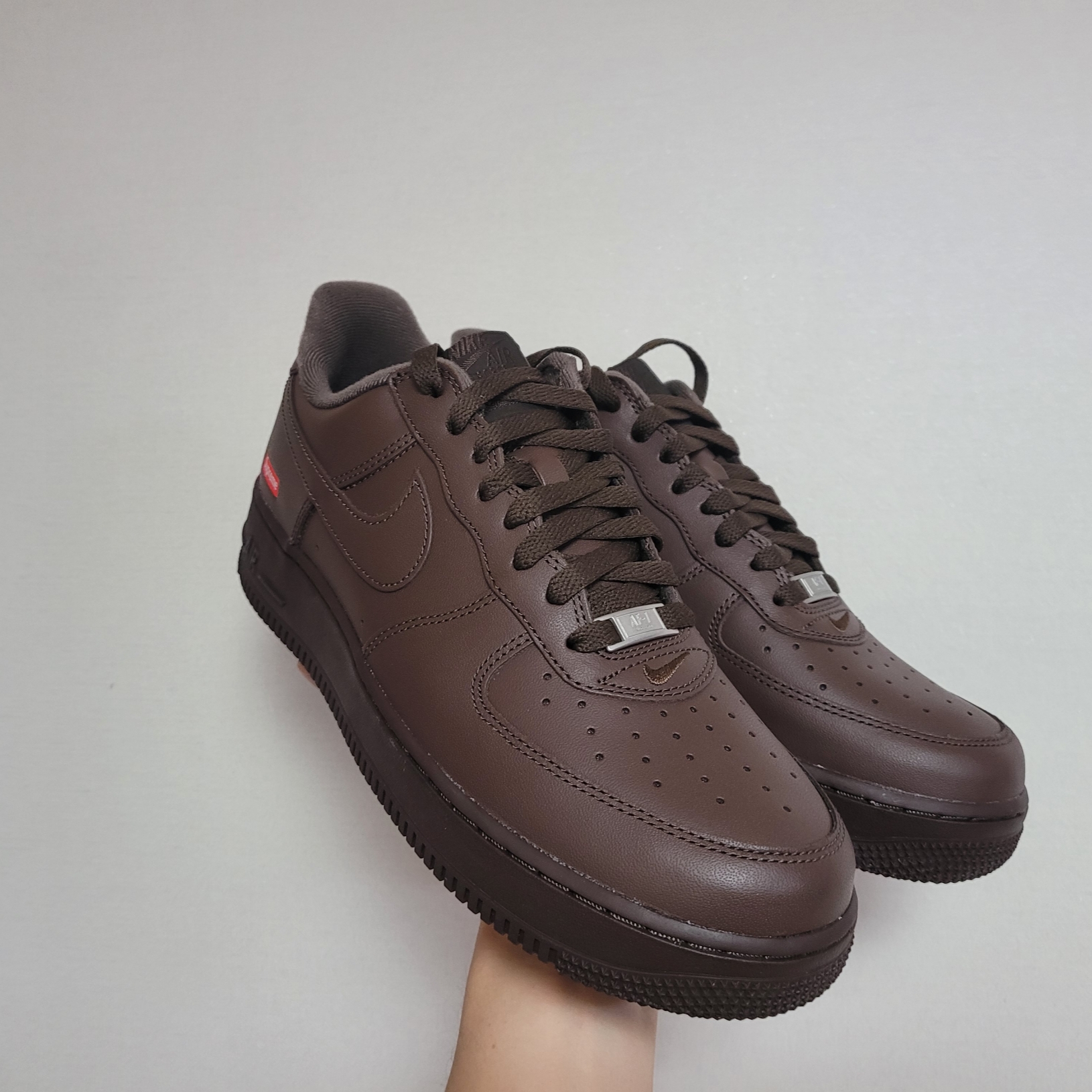 Nike x Supreme Air Force 1 Low Baroque Brown 착용 스타일 - 2