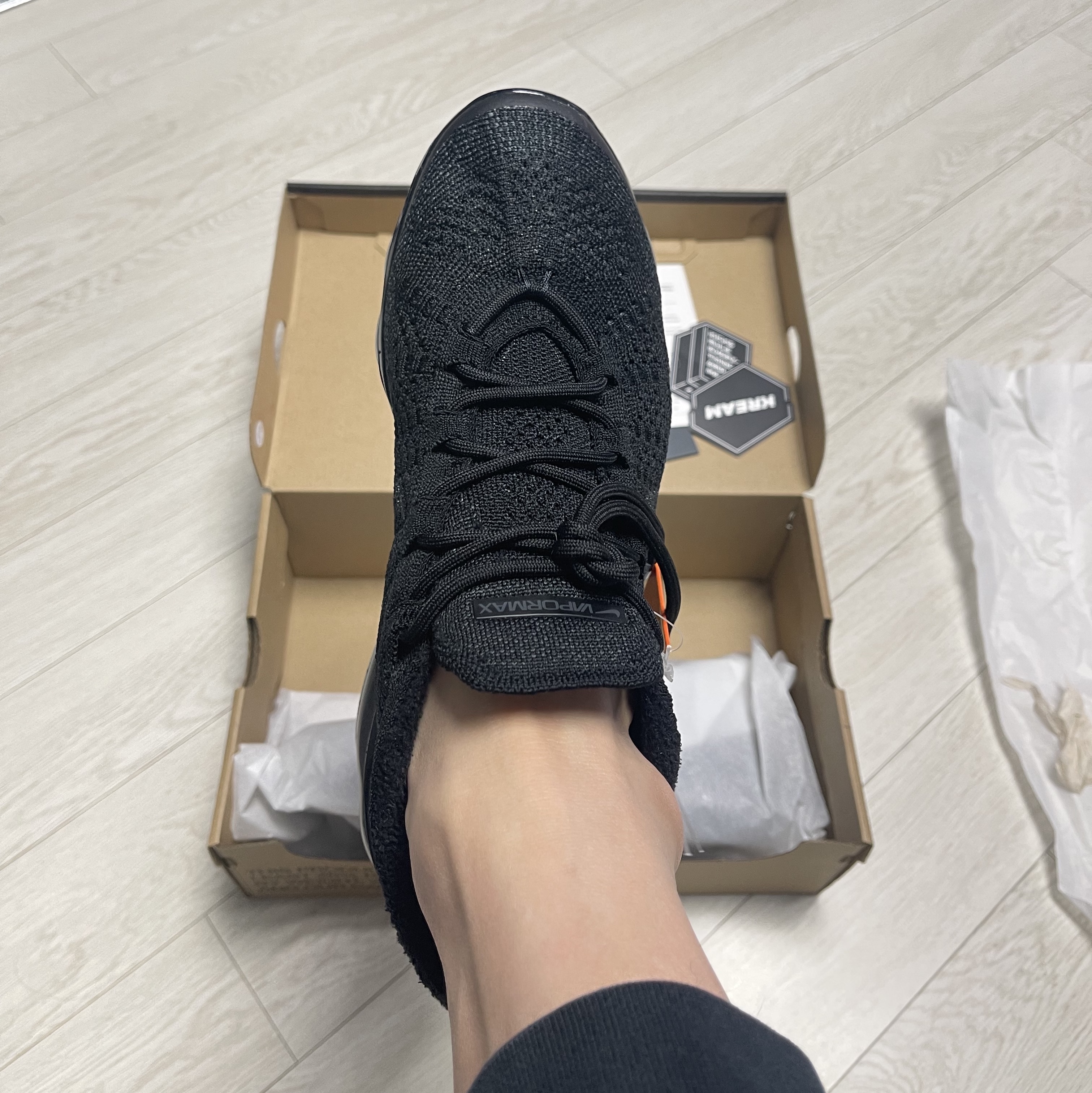 Nike Air VaporMax 2023 Flyknit Triple Black 착용 스타일 - 2