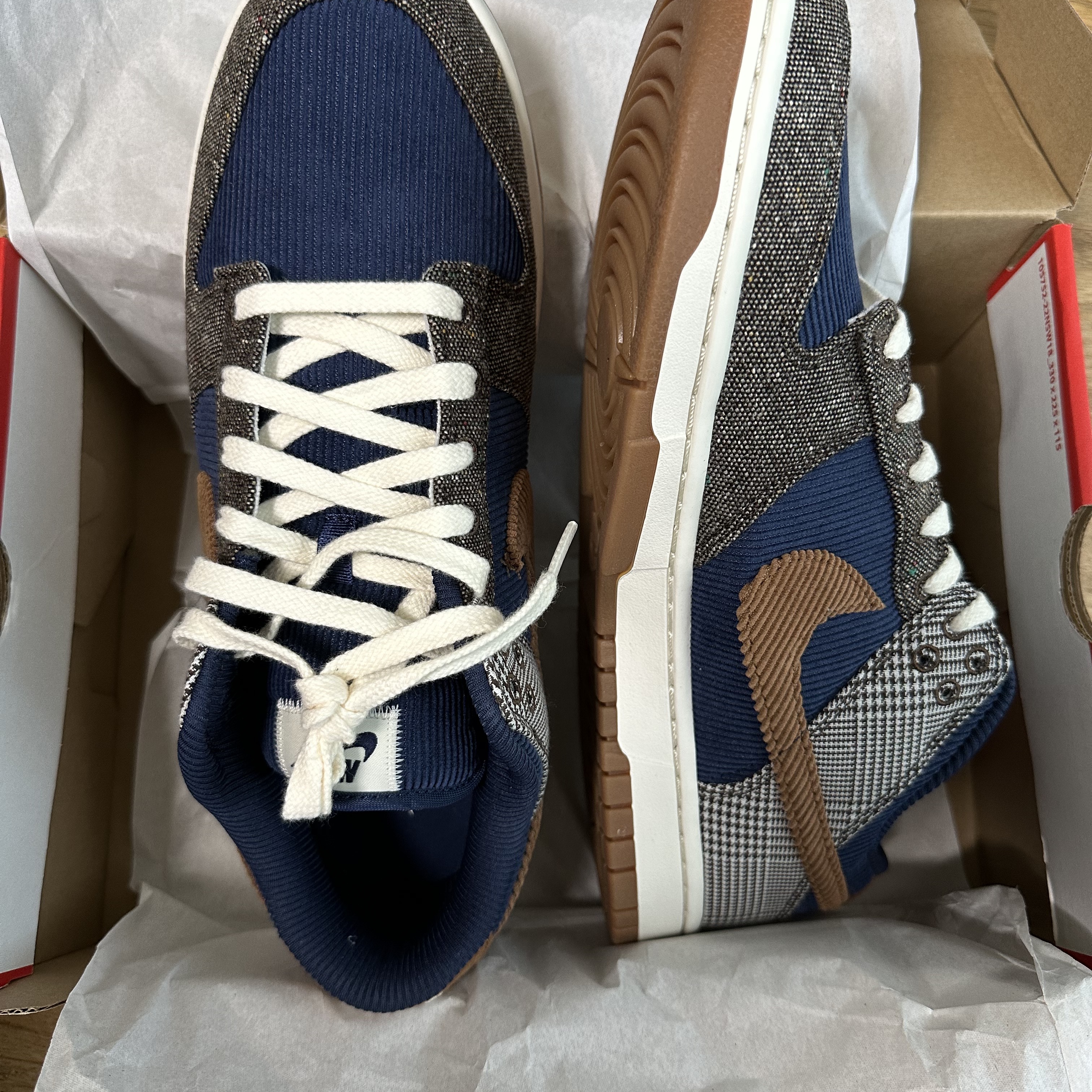 Nike Dunk Low PRM Midnight Navy and Baroque Brown 착용 스타일 - 2