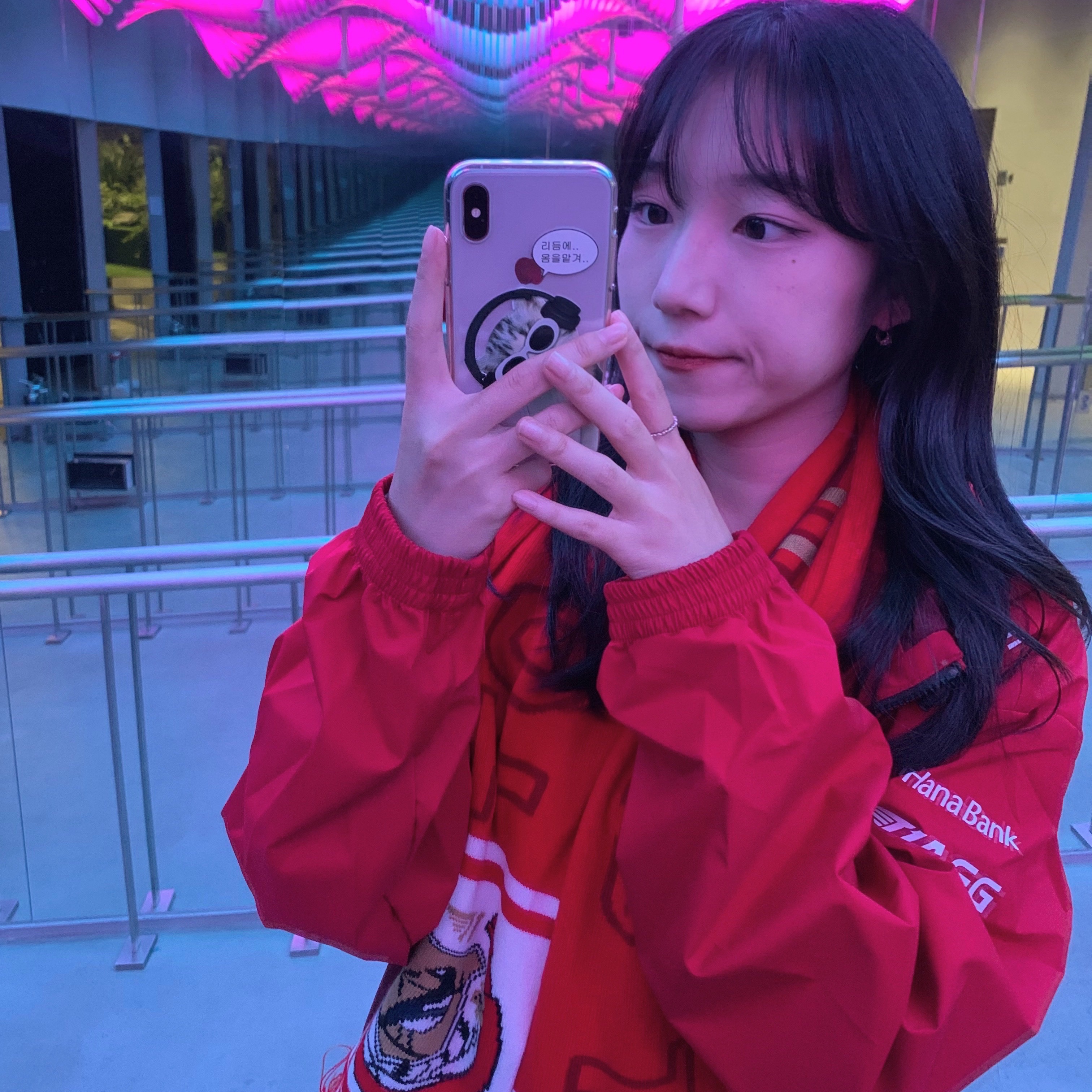T1 2023 Uniform Worlds Jacket Red, T1 2023 Uniform Worlds Jacket Black 착용 스타일 - 1