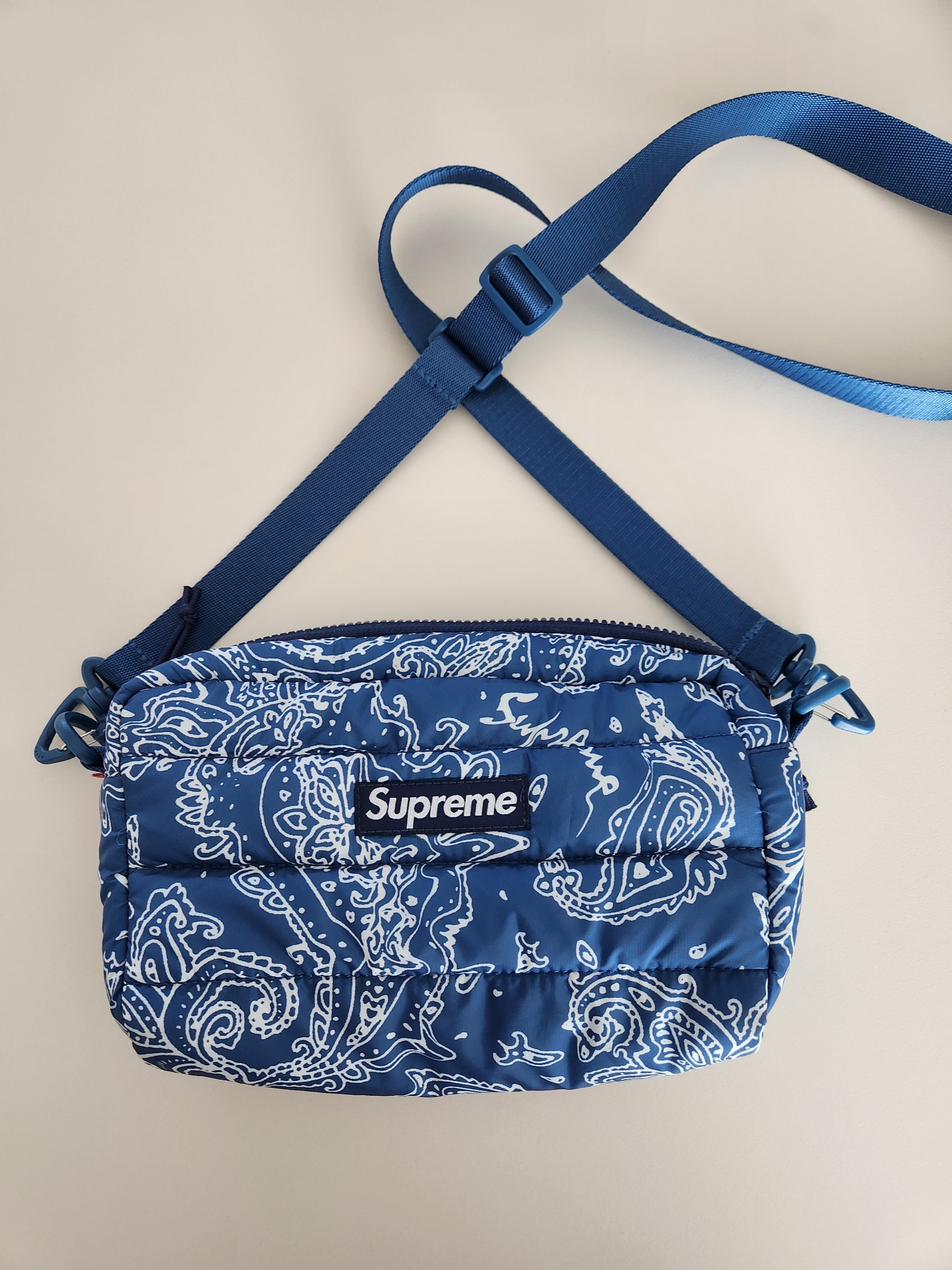 Supreme Puffer Side Bag Blue Paisley - 22FW 착용 스타일