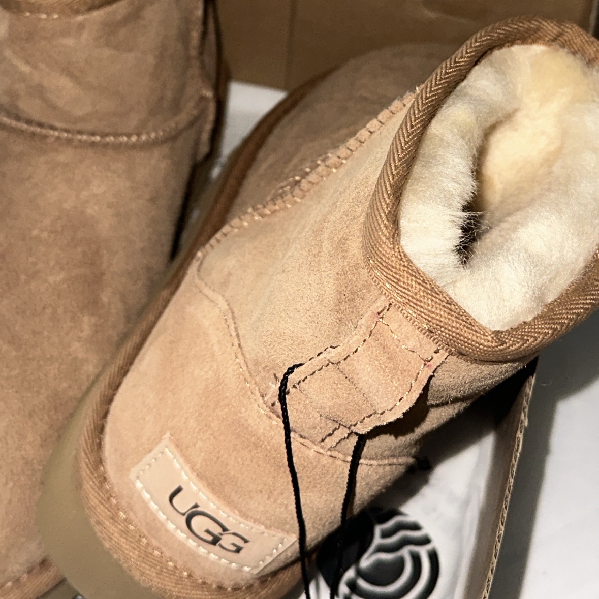 (W) UGG Classic Mini II Boots Chestnut 착용 스타일 - 2