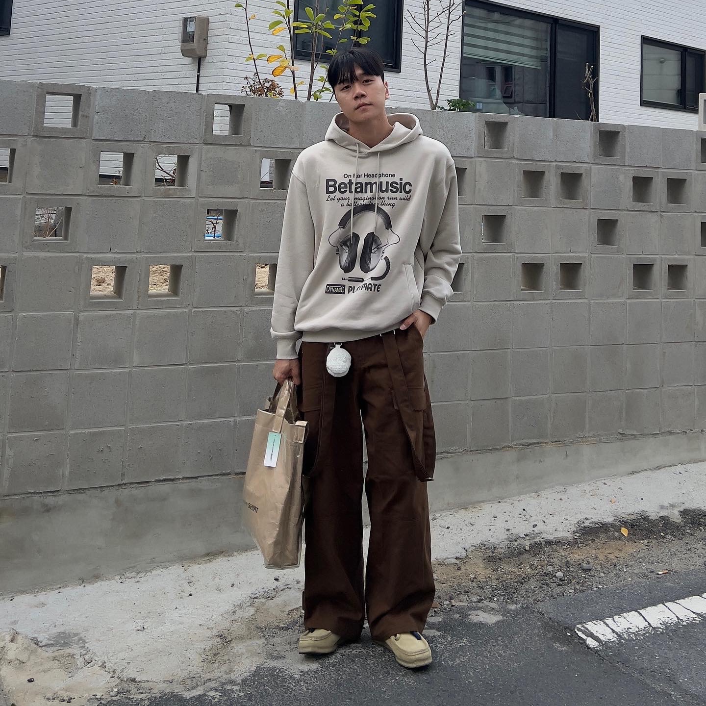 Clarks Wallabee Maple Suede 착용 스타일 - 1