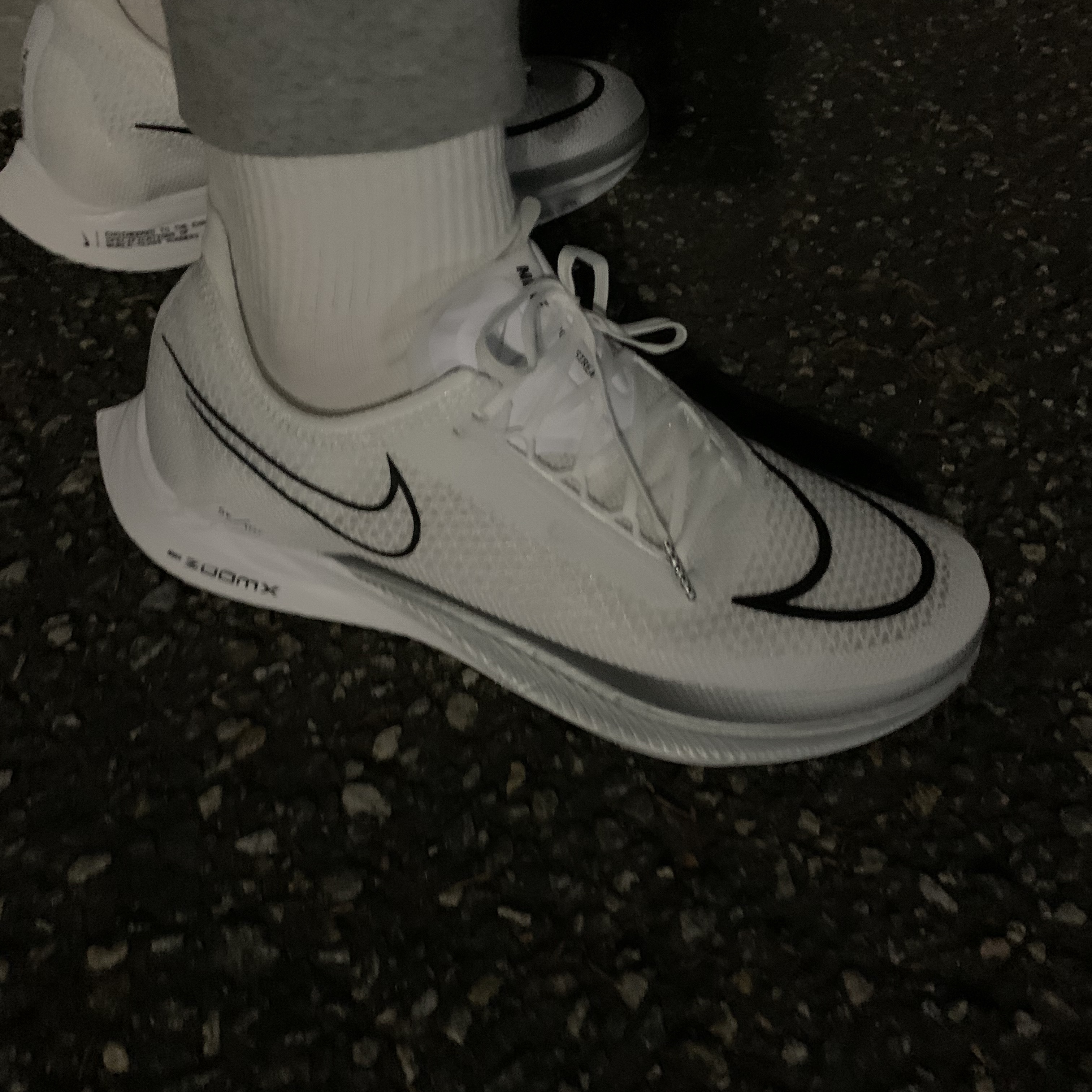 Nike ZoomX Streakfly White Metallic Silver 착용 스타일