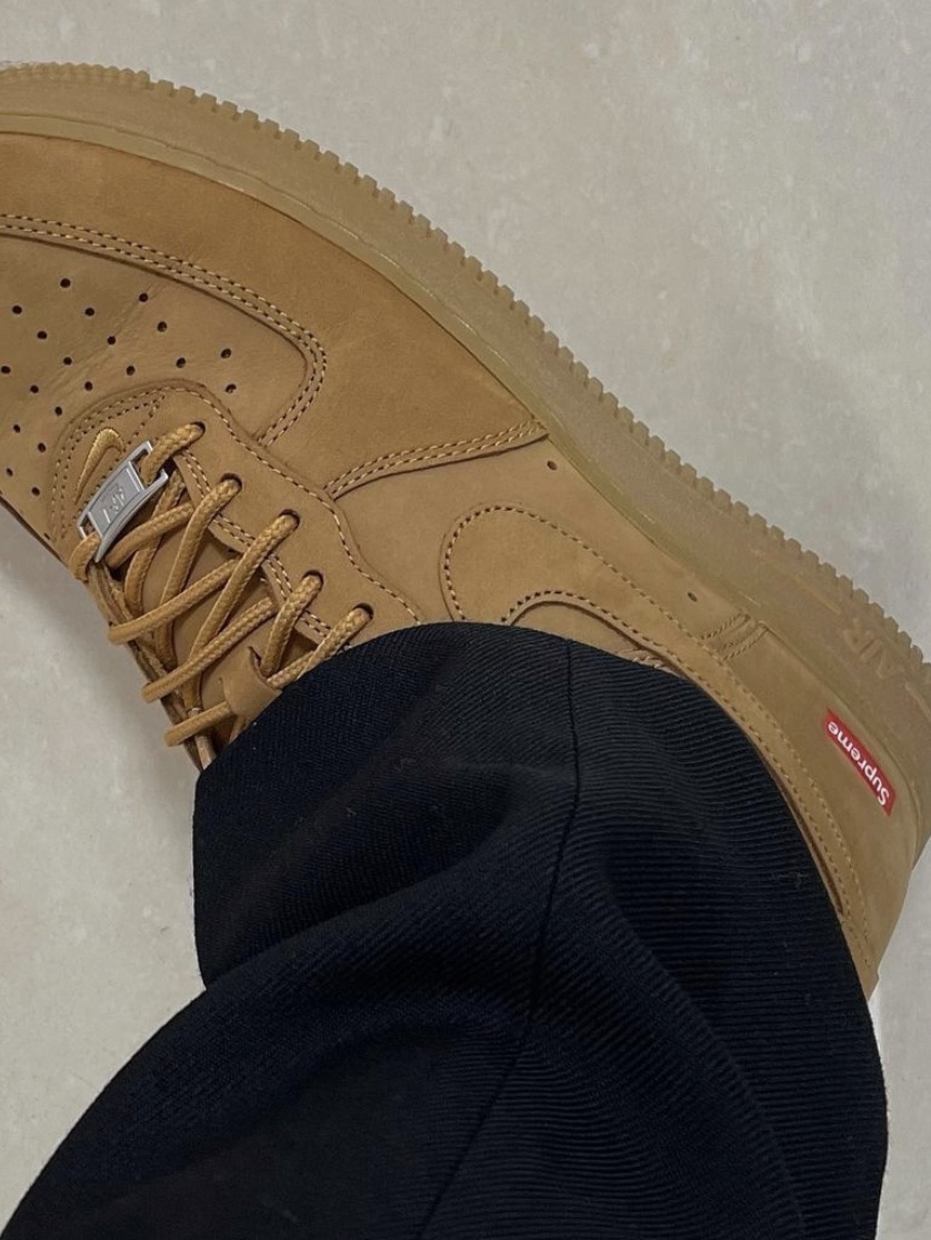 Nike x Supreme Air Force 1 Low White, Nike x Supreme Air Force 1 Low Black 착용 스타일 - 6