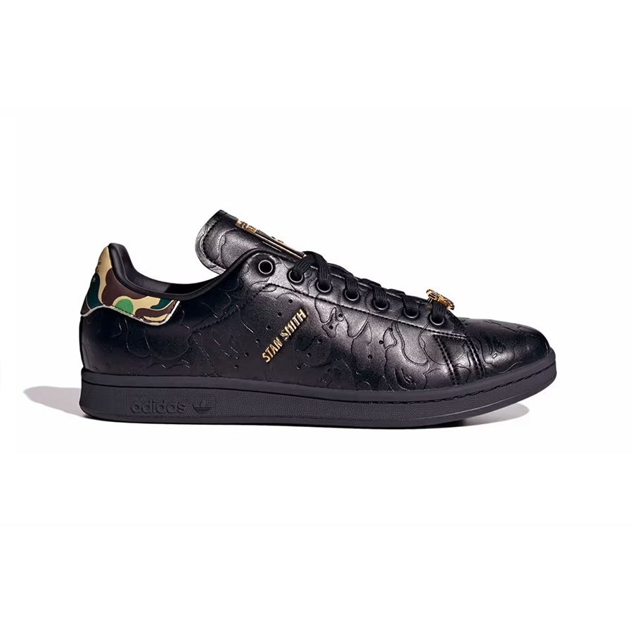 Adidas x BAPE Stan Smith Cloud White Off White, Adidas x BAPE Stan Smith Core Black Gold Metallic 착용 스타일 - 4