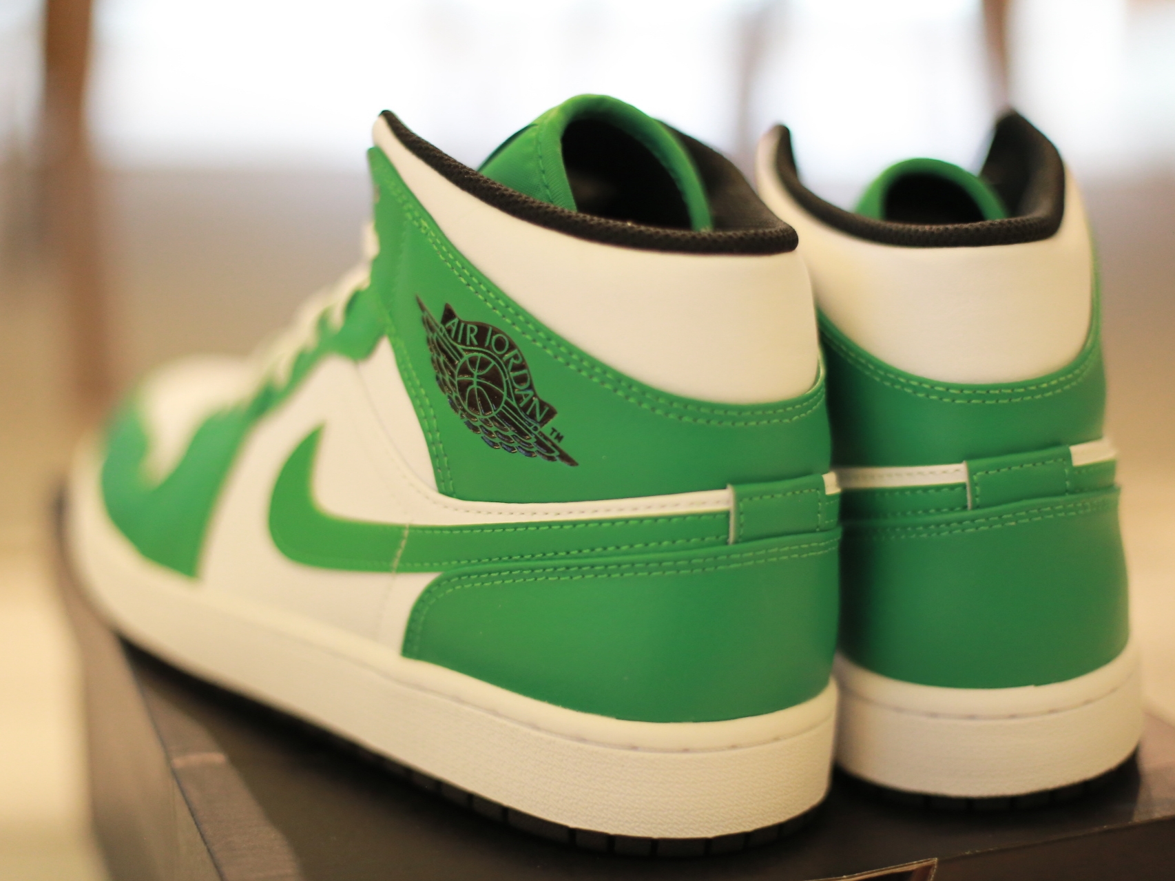 Jordan 1 Mid Lucky Green 착용 스타일 - 3