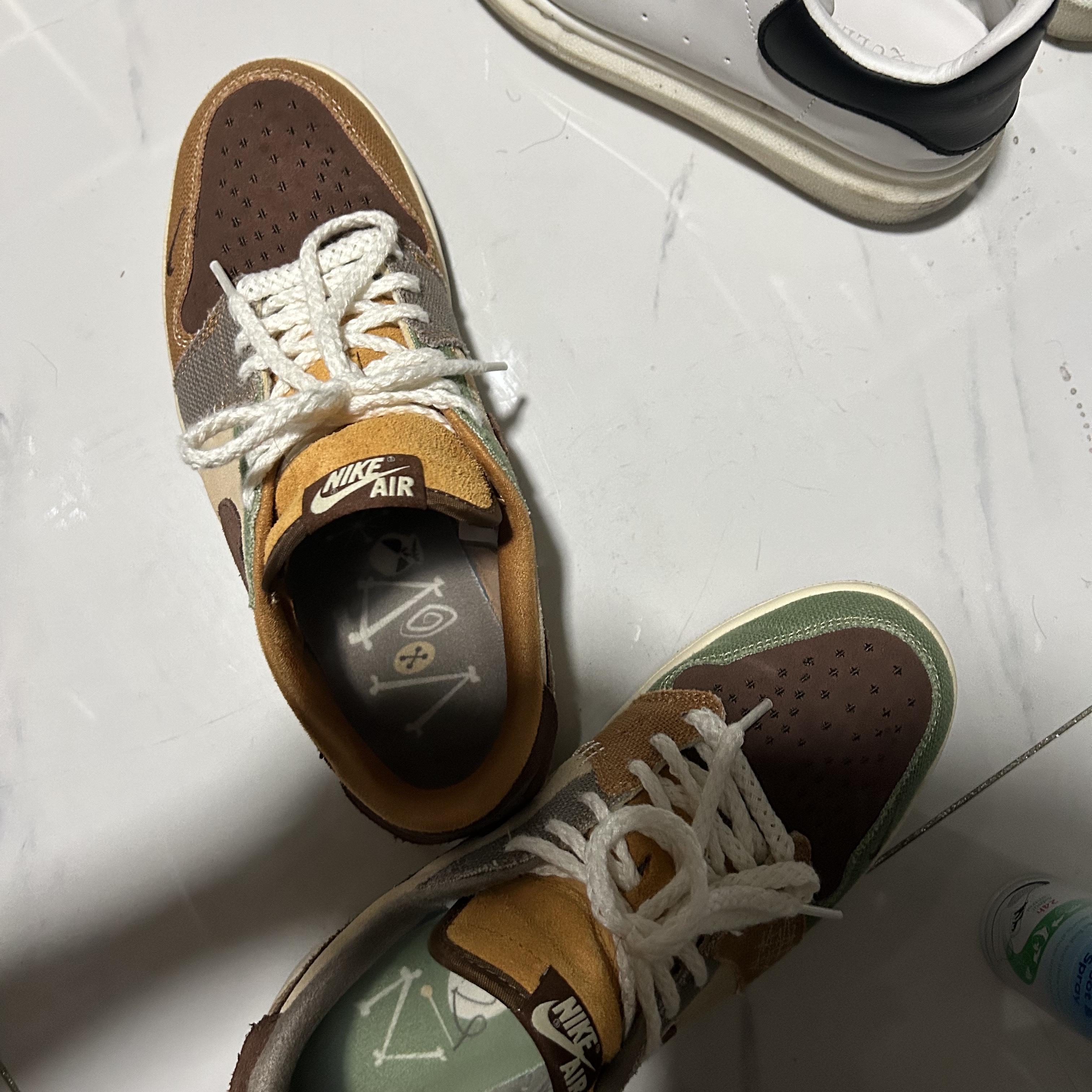 Jordan 1 x Zion Williamson Retro Low OG Flax and Oil Green 착용 스타일