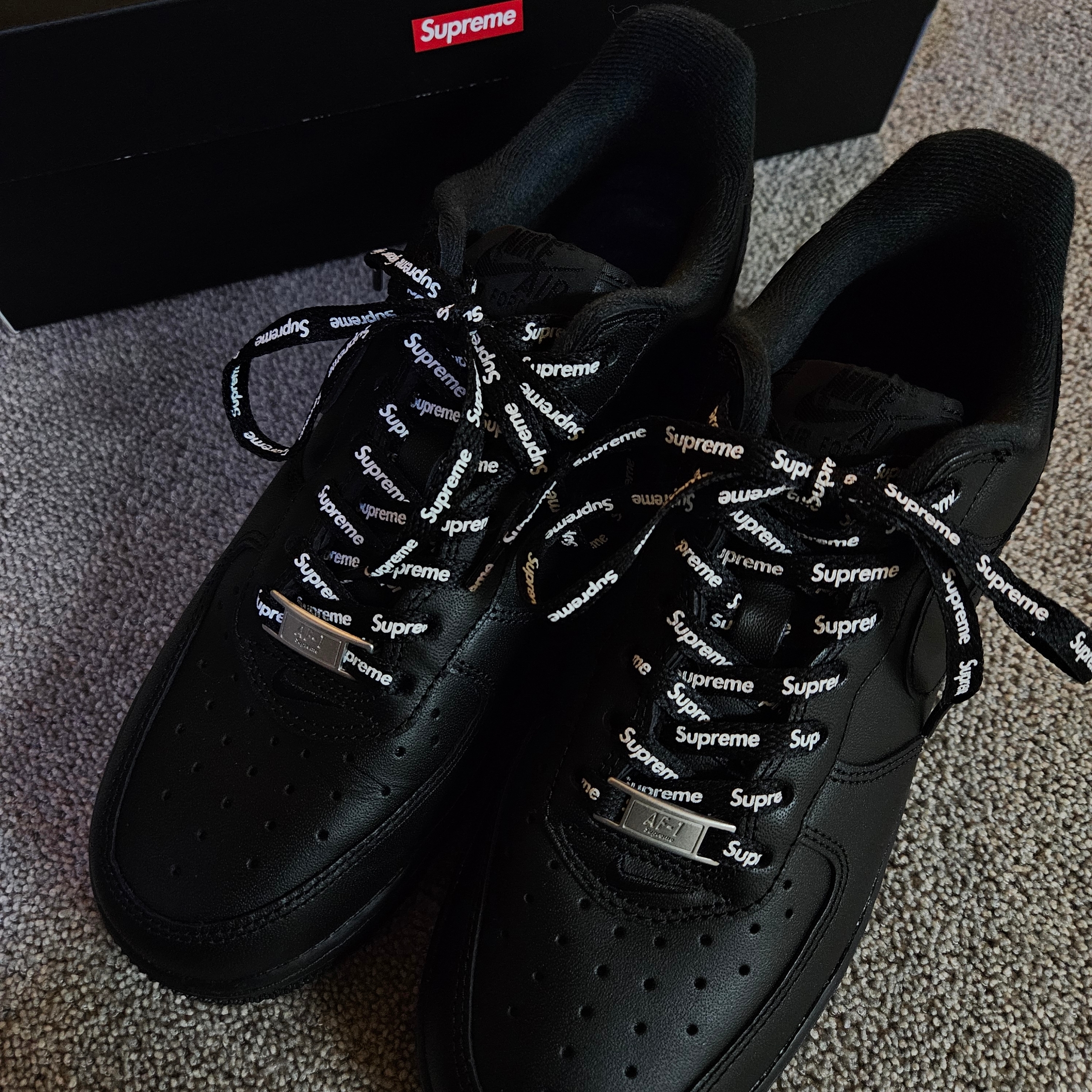 Nike x Supreme Air Force 1 Low Black 착용 스타일