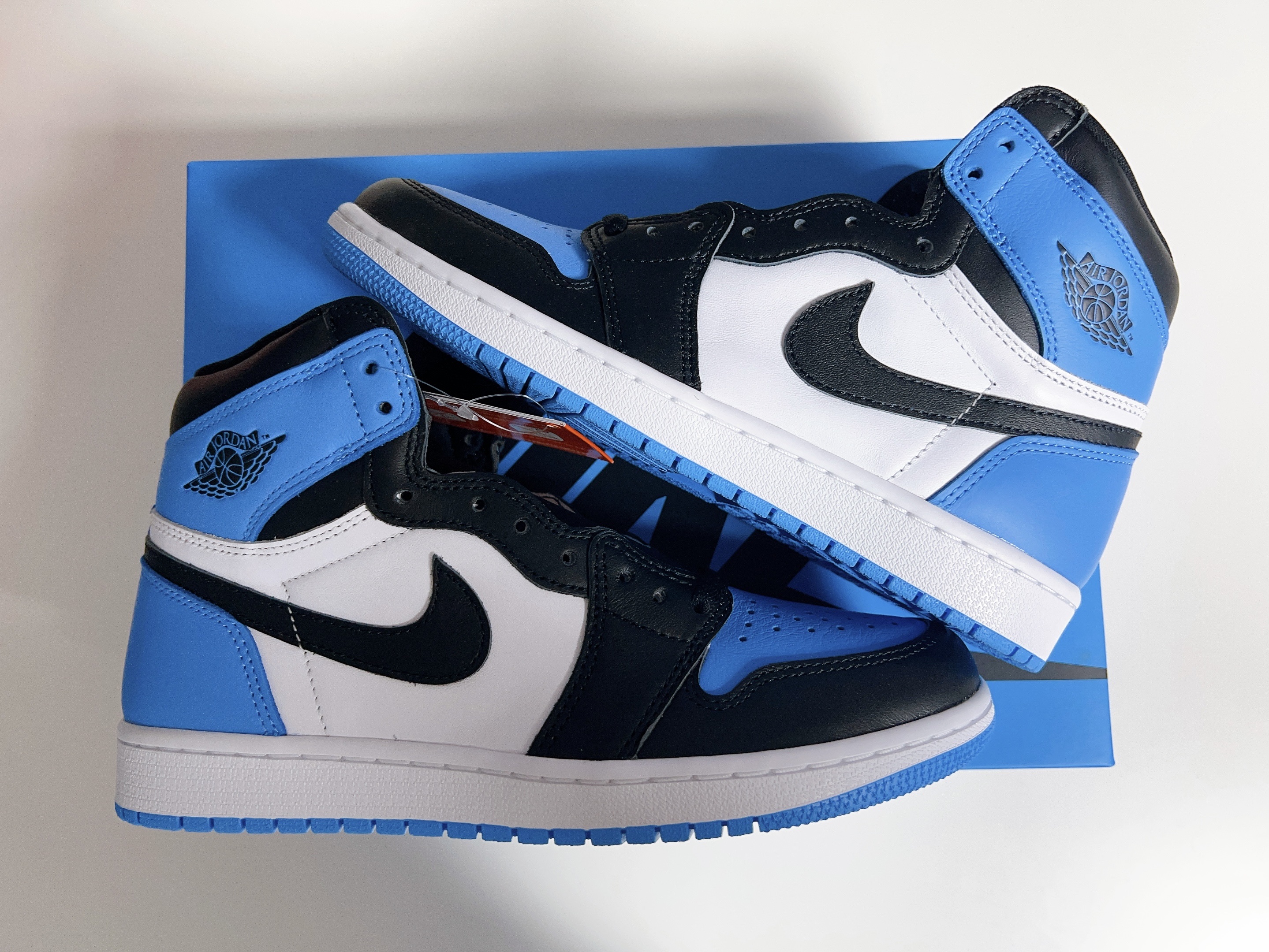 Jordan 1 Retro High OG University Blue 착용 스타일