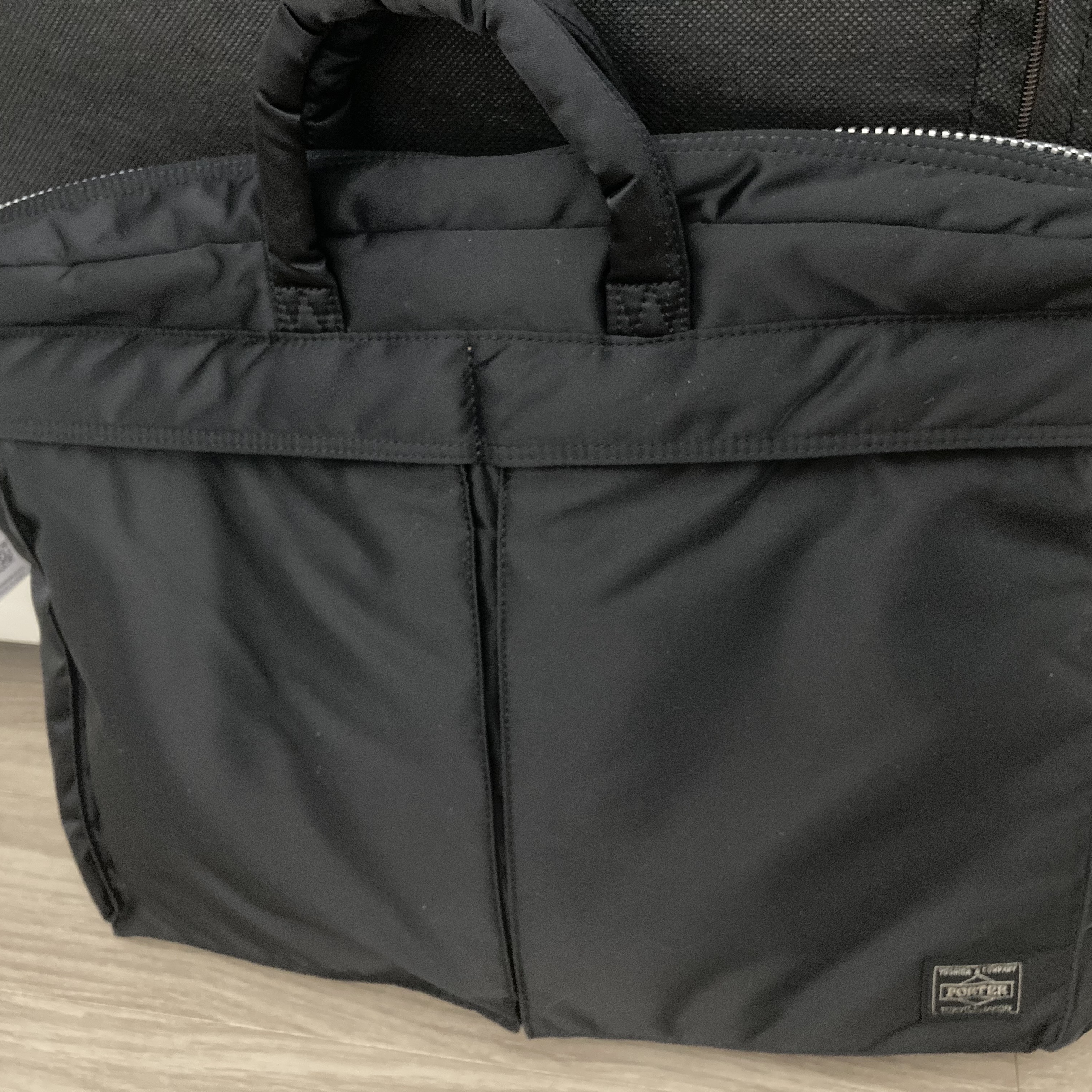 Porter Tanker 2Way Briefcase Black 착용 스타일