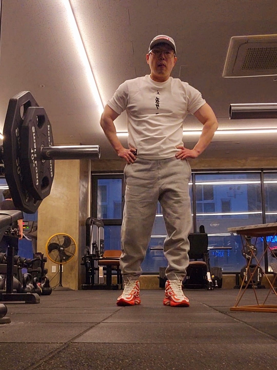 Reebok x Kanghyuk Premier Road Modern Mid White Red, Jordan x Zion Naruto T-Shirt White - Asia 착용 스타일 - 3
