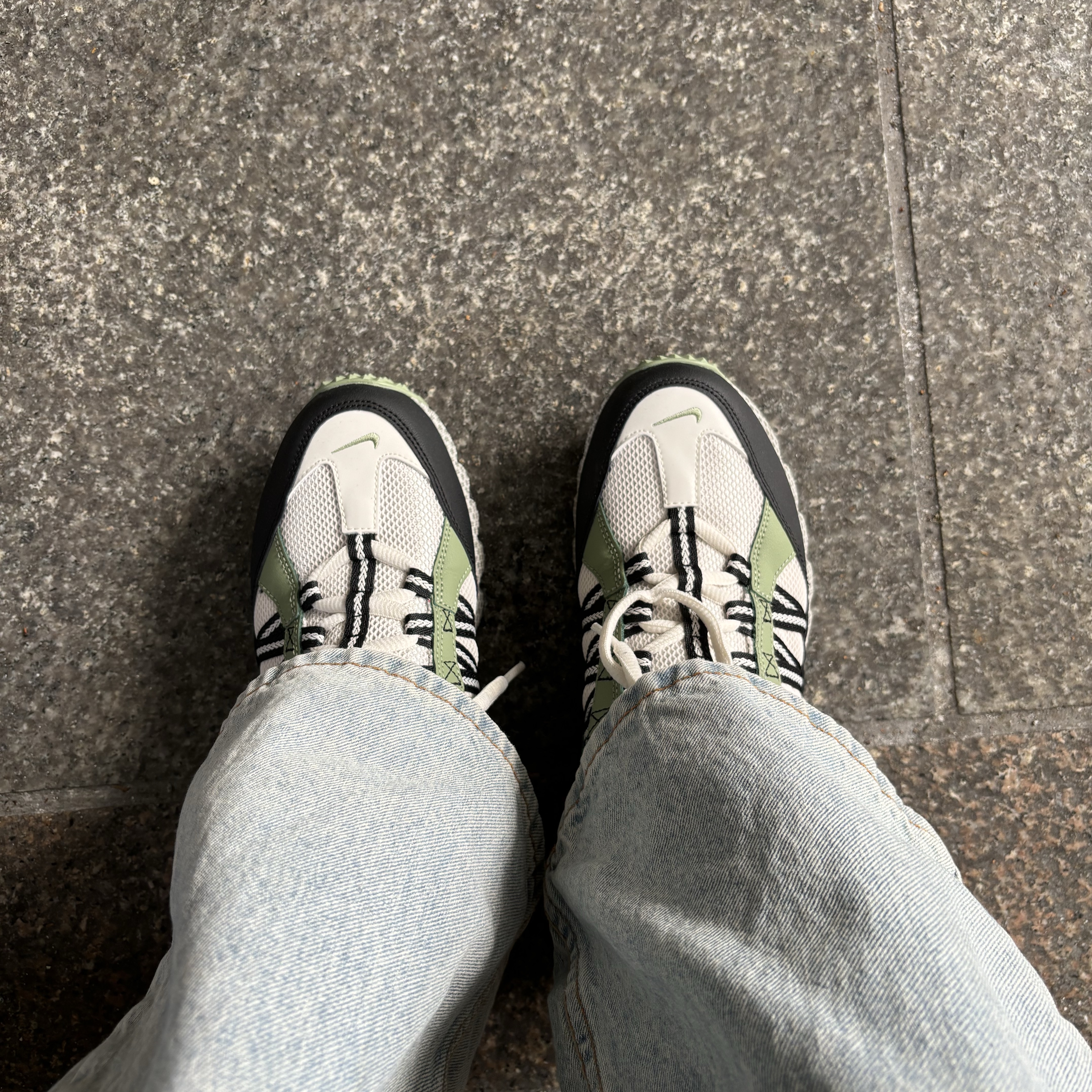 Nike Air Humara Oil Green and Malachite 착용 스타일