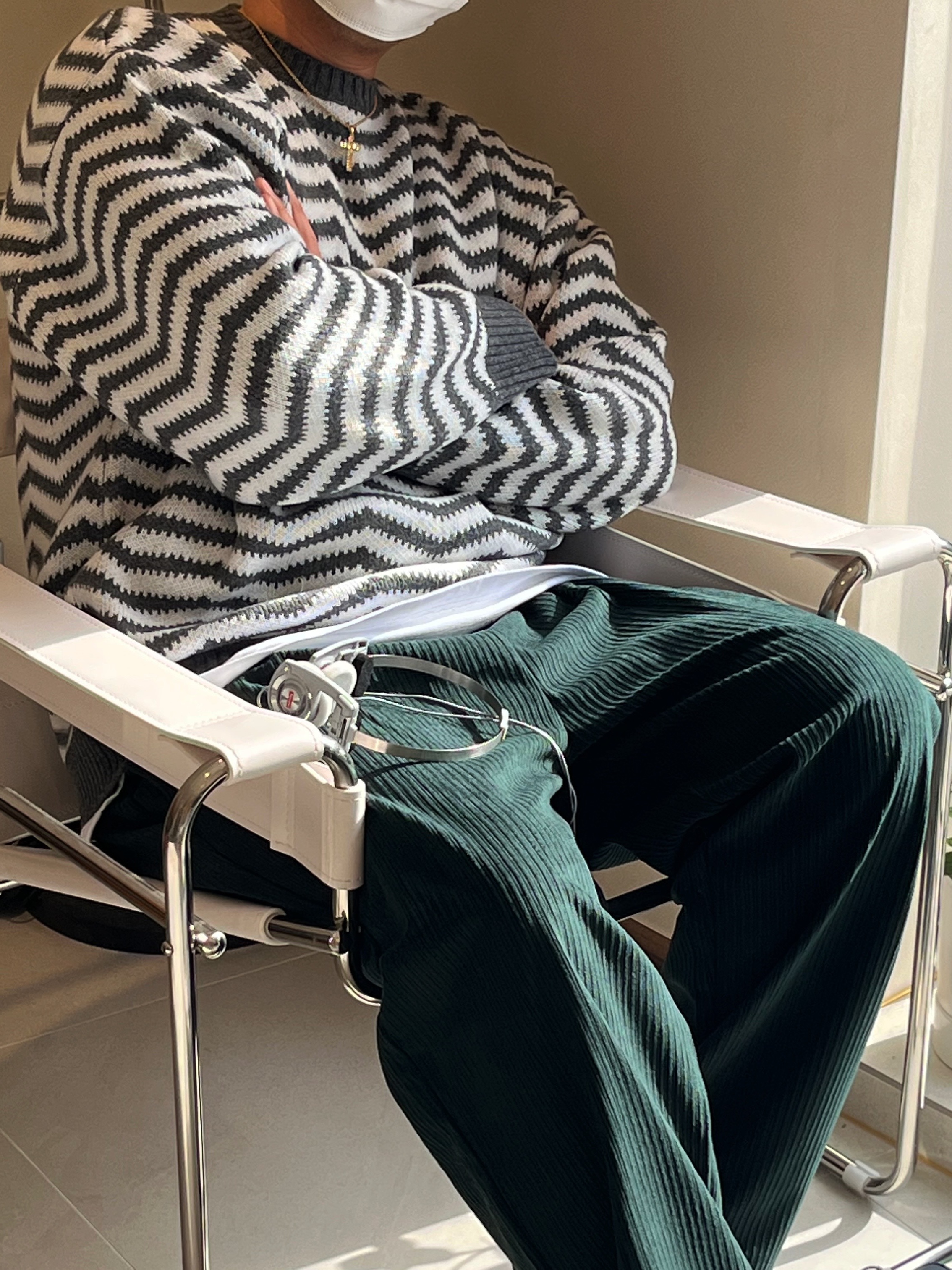 Supreme x Koss Portapro Headphones Silver - 23FW 착용 스타일 - 2