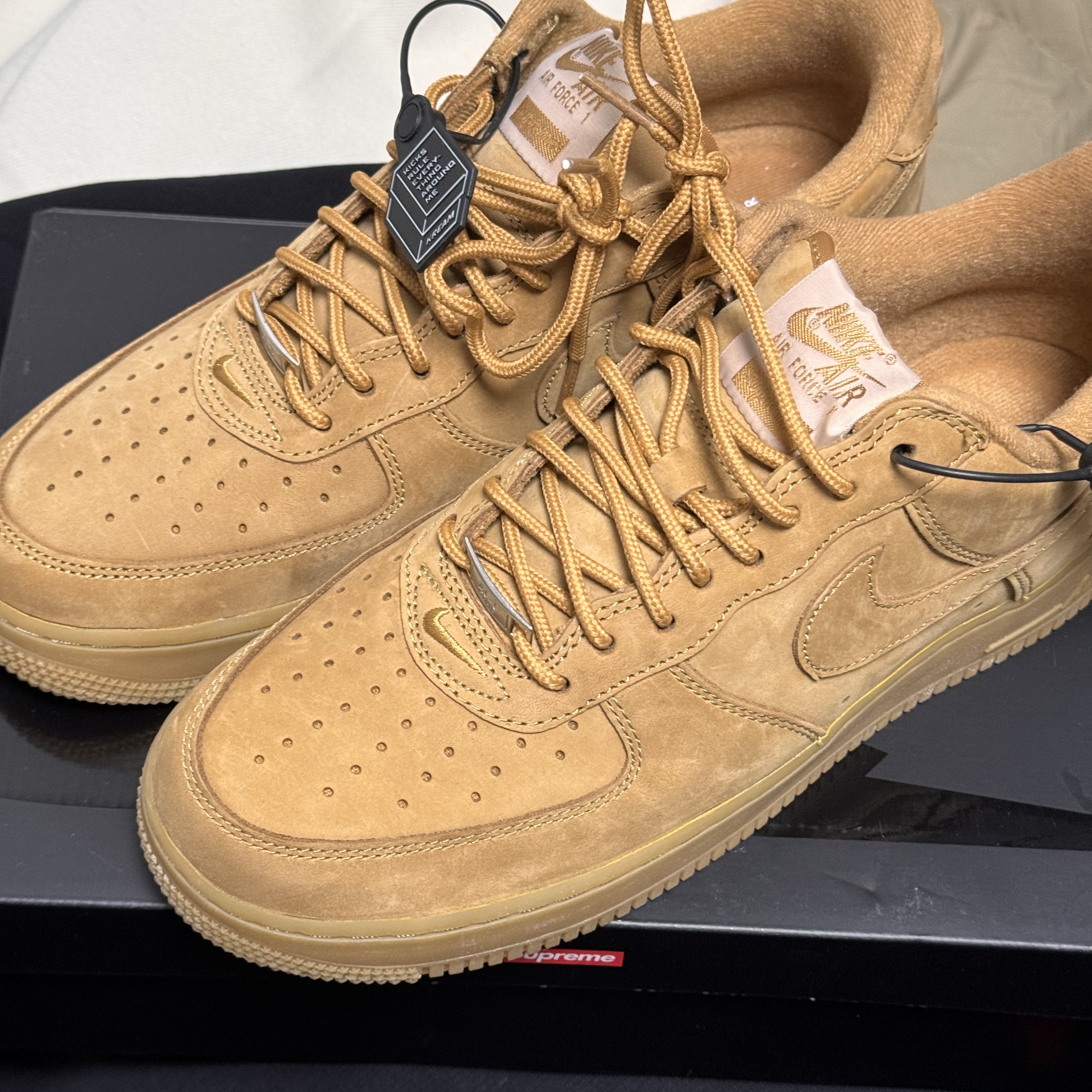 Nike x Supreme Air Force 1 Low Flax 착용 스타일