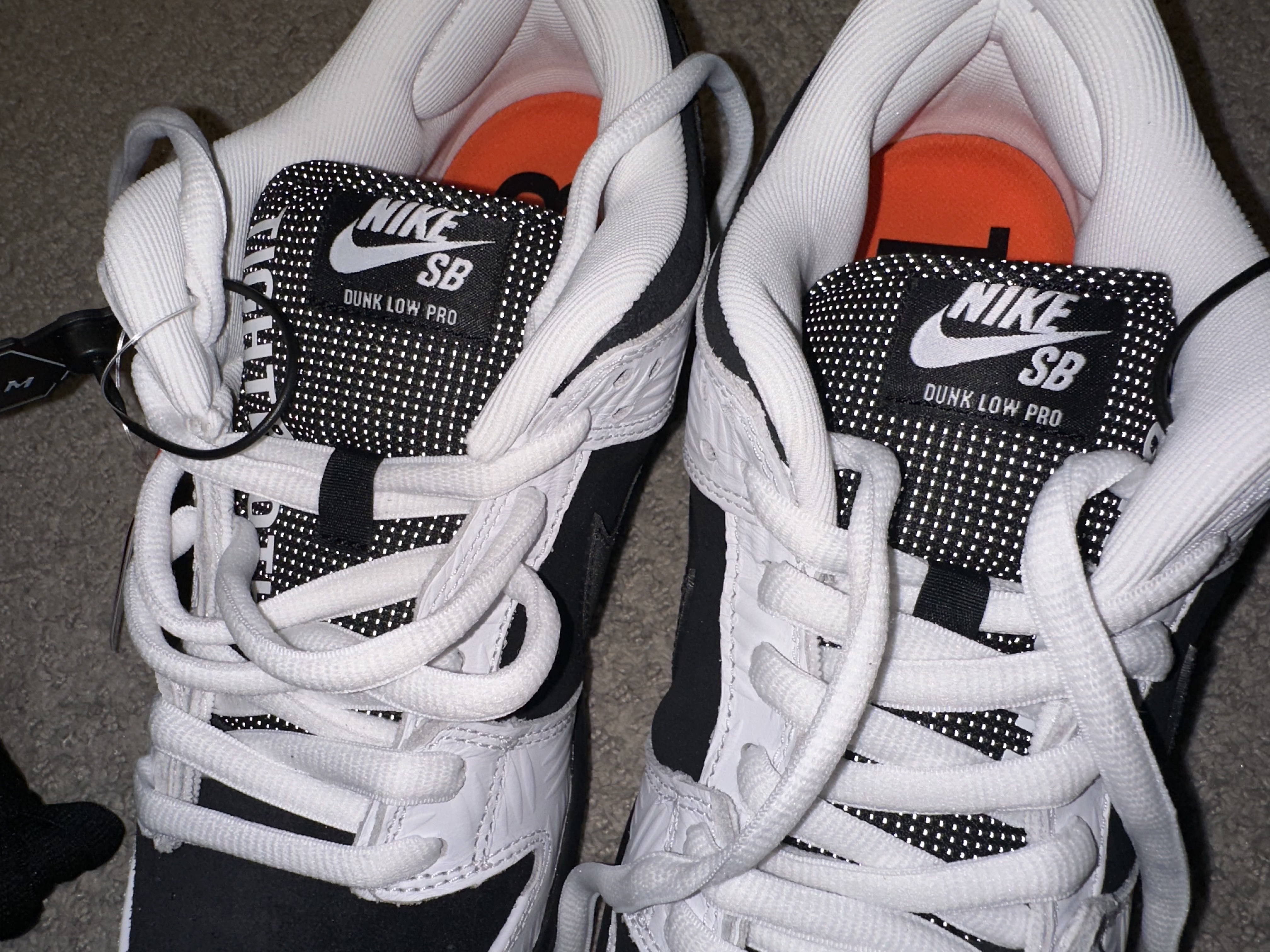Nike x Tightbooth SB Dunk Low Pro Black and White 착용 스타일 - 8