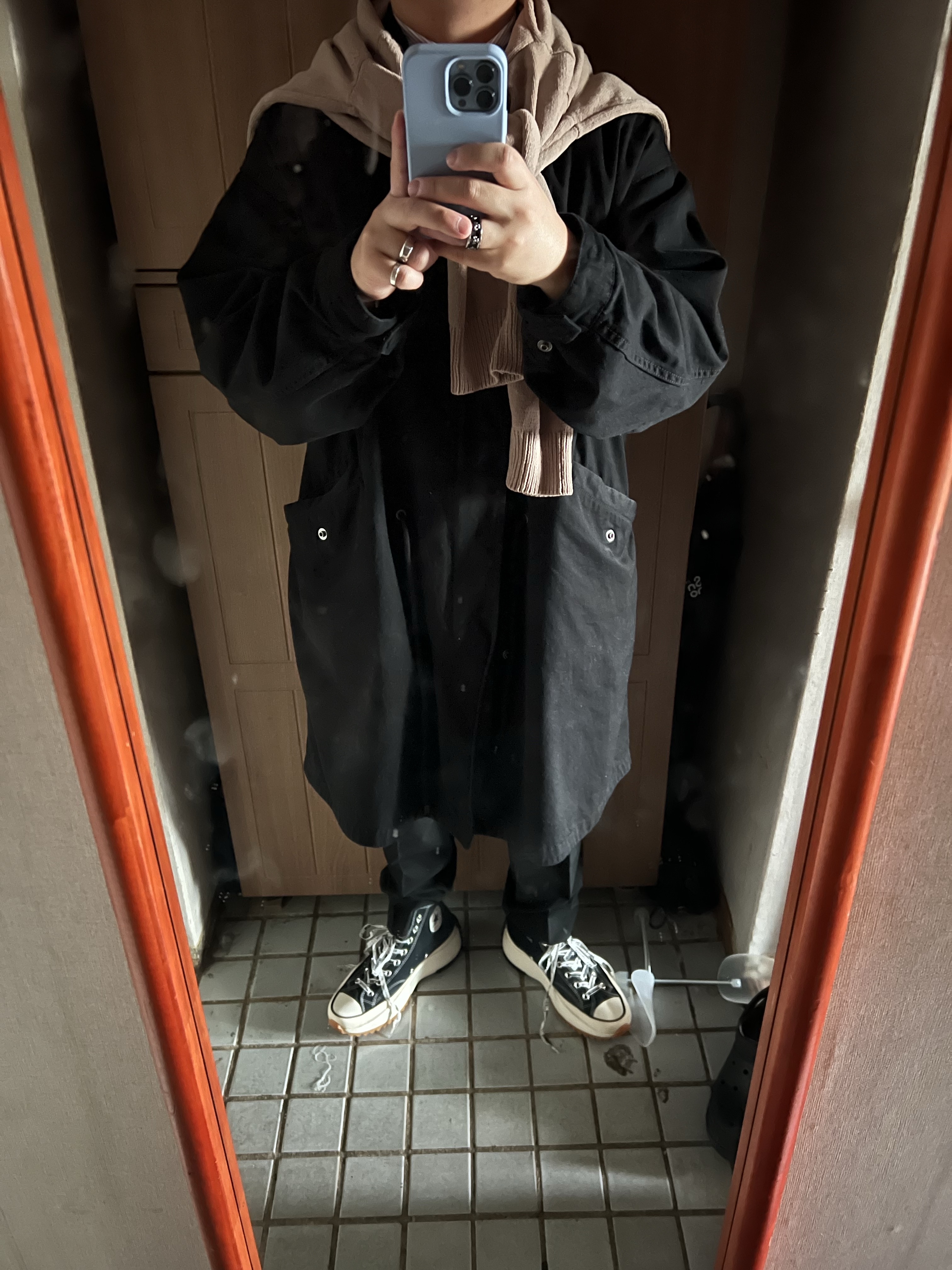 Converse x JW Anderson Run Star Hike Hi Black 착용 스타일 - 1