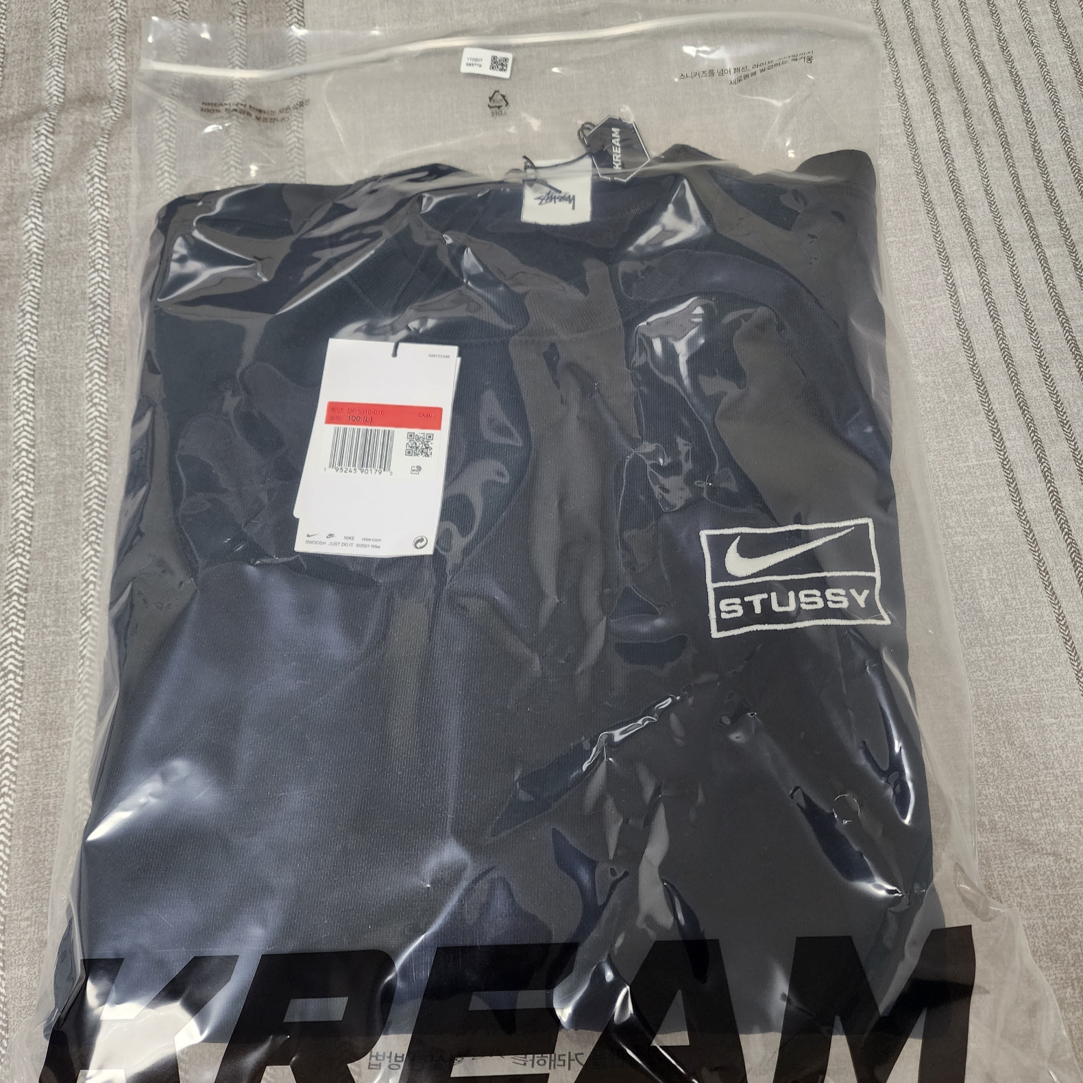 Nike x Stussy NRG Washed Fleece Crewneck Black (DO5310-010) 착용 스타일