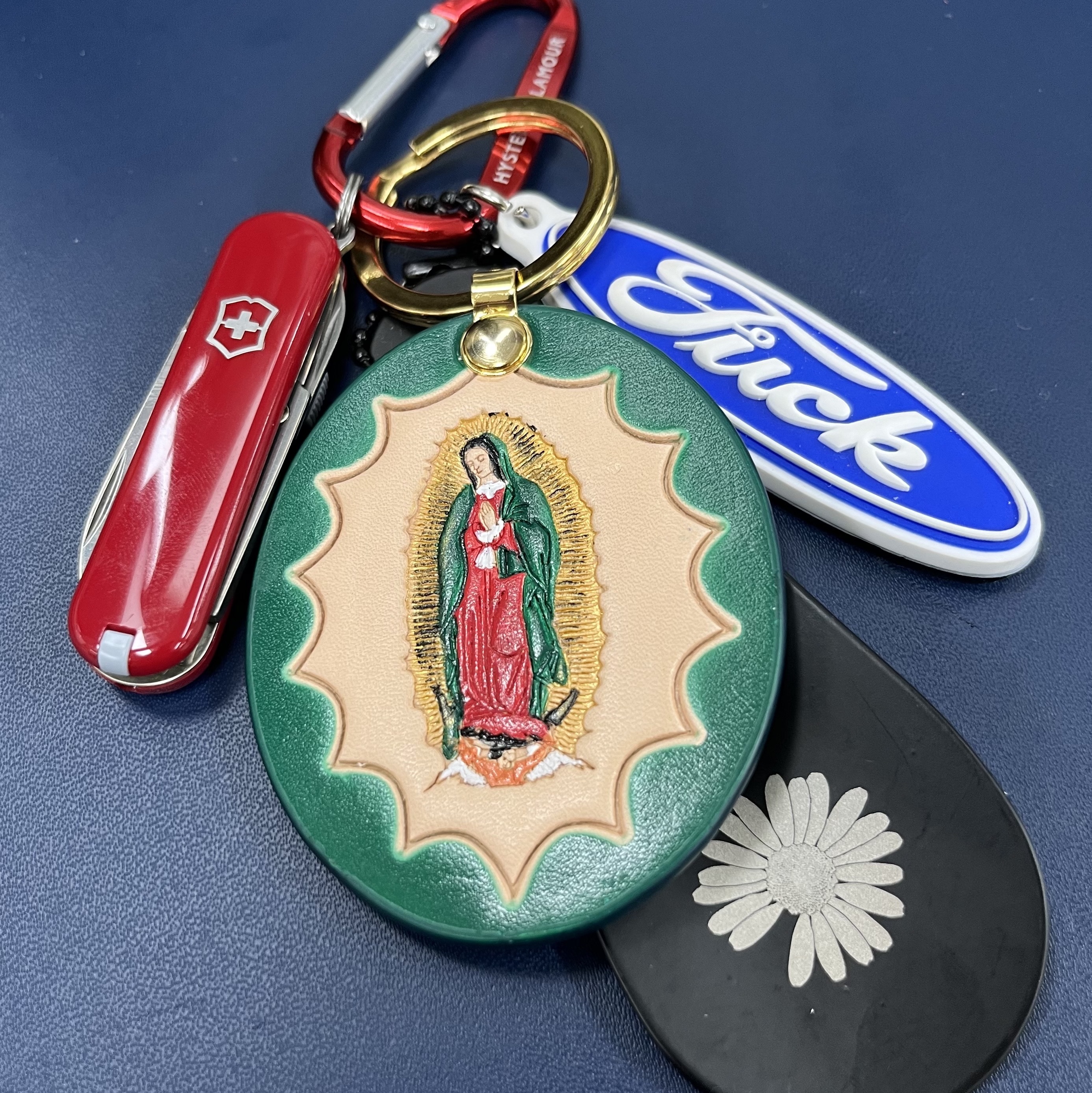 Supreme Guadalupe Leather Keychain Green - 23FW 착용 스타일