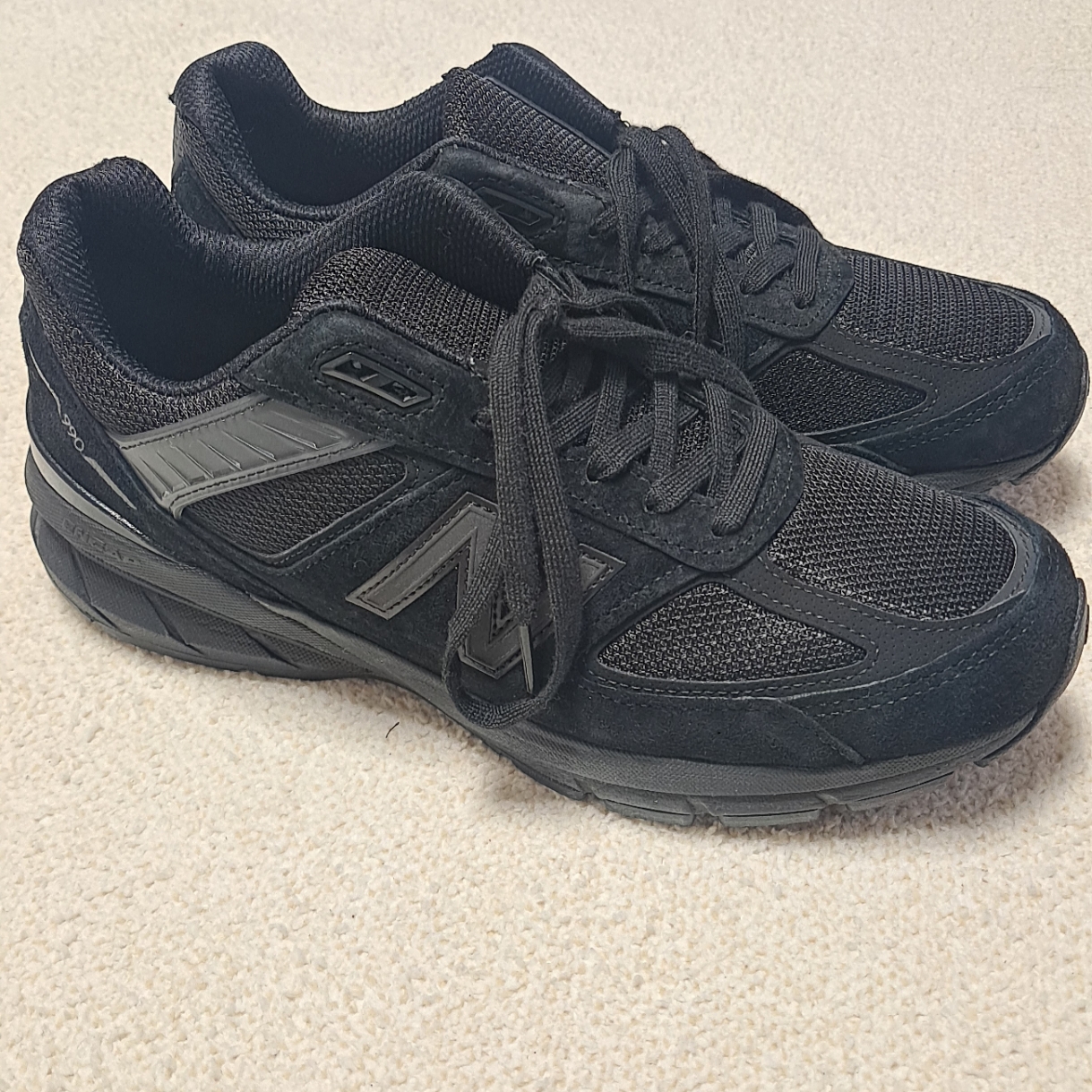 New Balance 990v5 Made in USA Triple Black - D Standard 착용 스타일