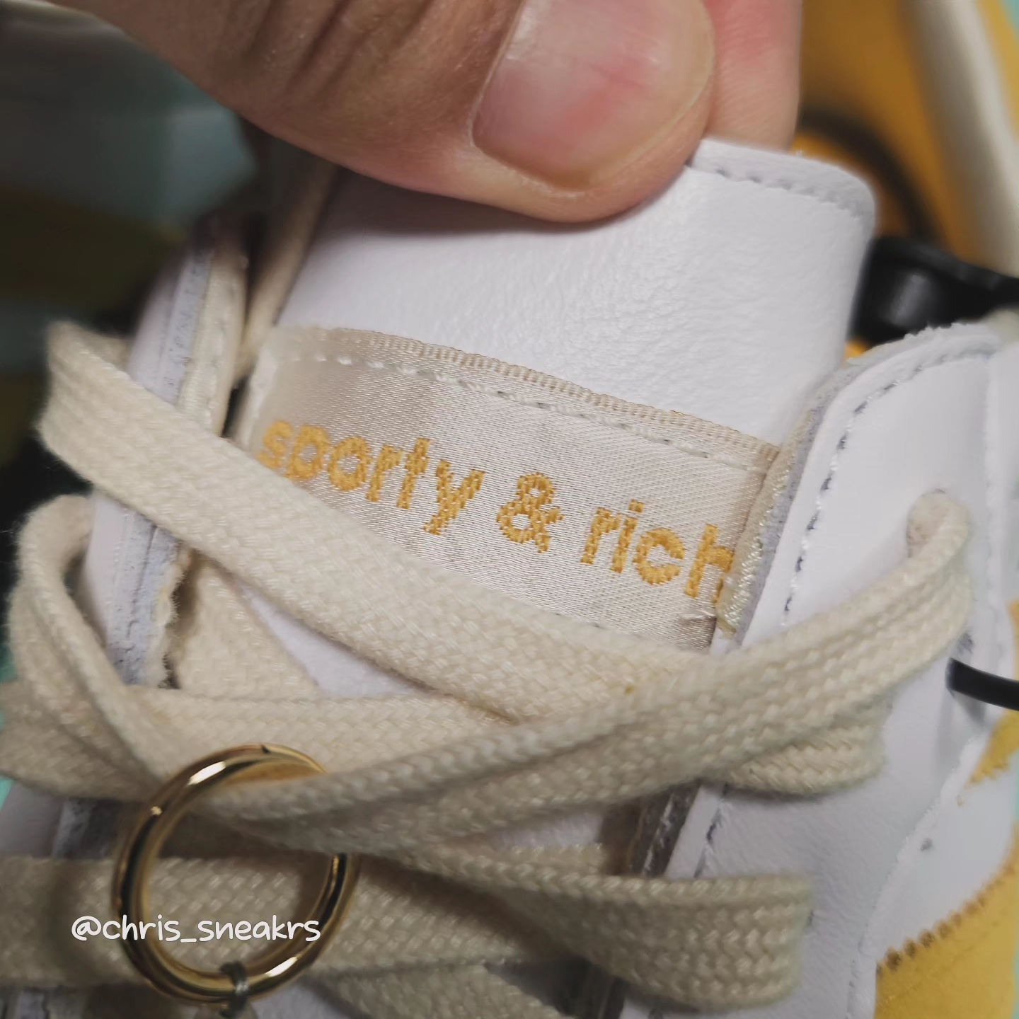 Adidas x Sporty & Rich Samba OG Cloud White Bold Gold 착용 스타일 - 2