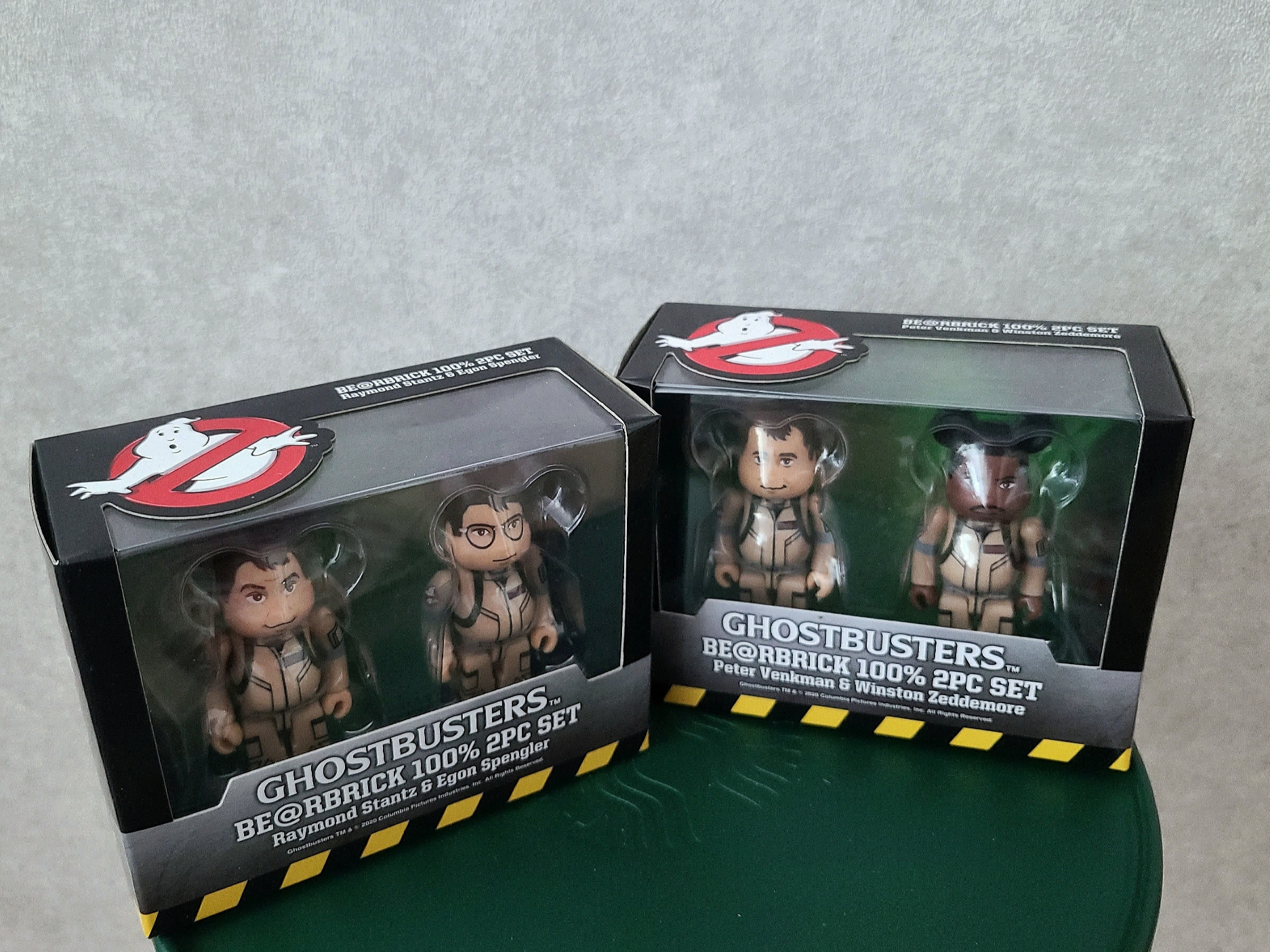 Starbucks x Helinox Side Table Green, Bearbrick Ghostbusters Raymond Stantz Egon Spengler 100% (Set of 2) 착용 스타일 - 1
