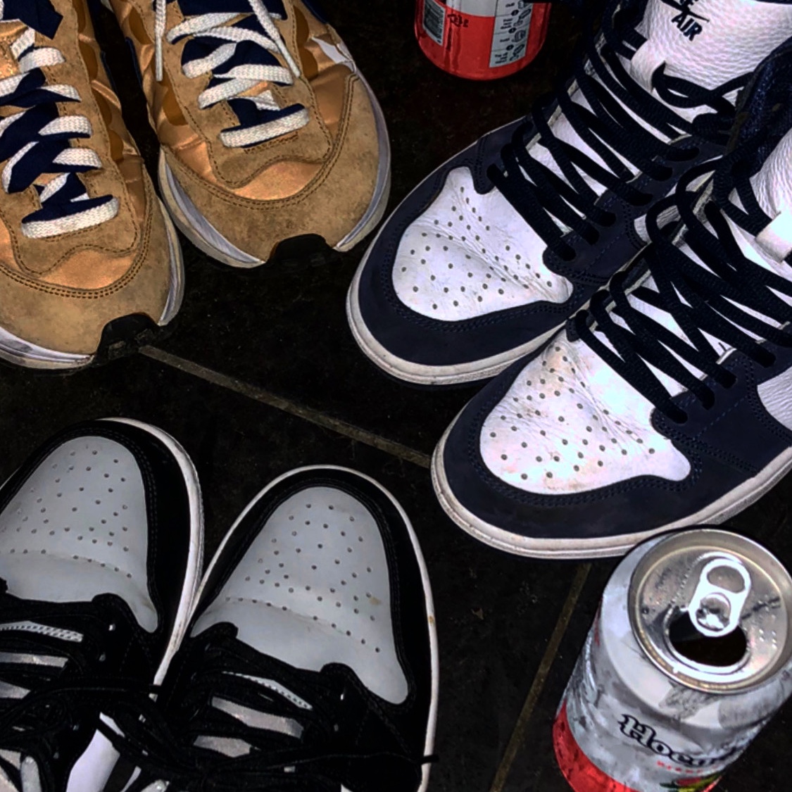 Jordan 1 Low Light Smoke Grey Black, Nike x Sacai VaporWaffle Sesame and Blue Void 착용 스타일