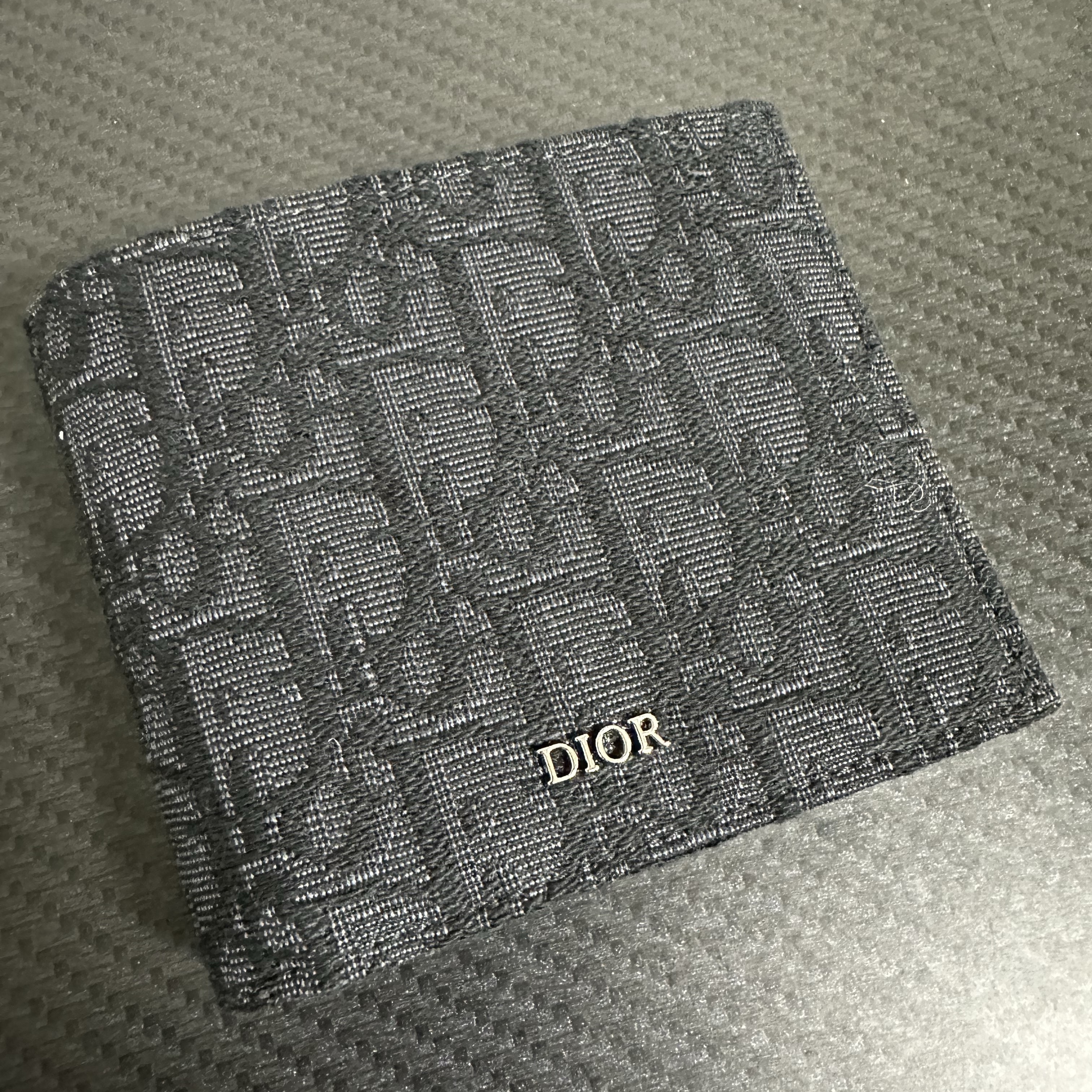 Dior Wallet Black Dior Oblique Jacquard 착용 스타일