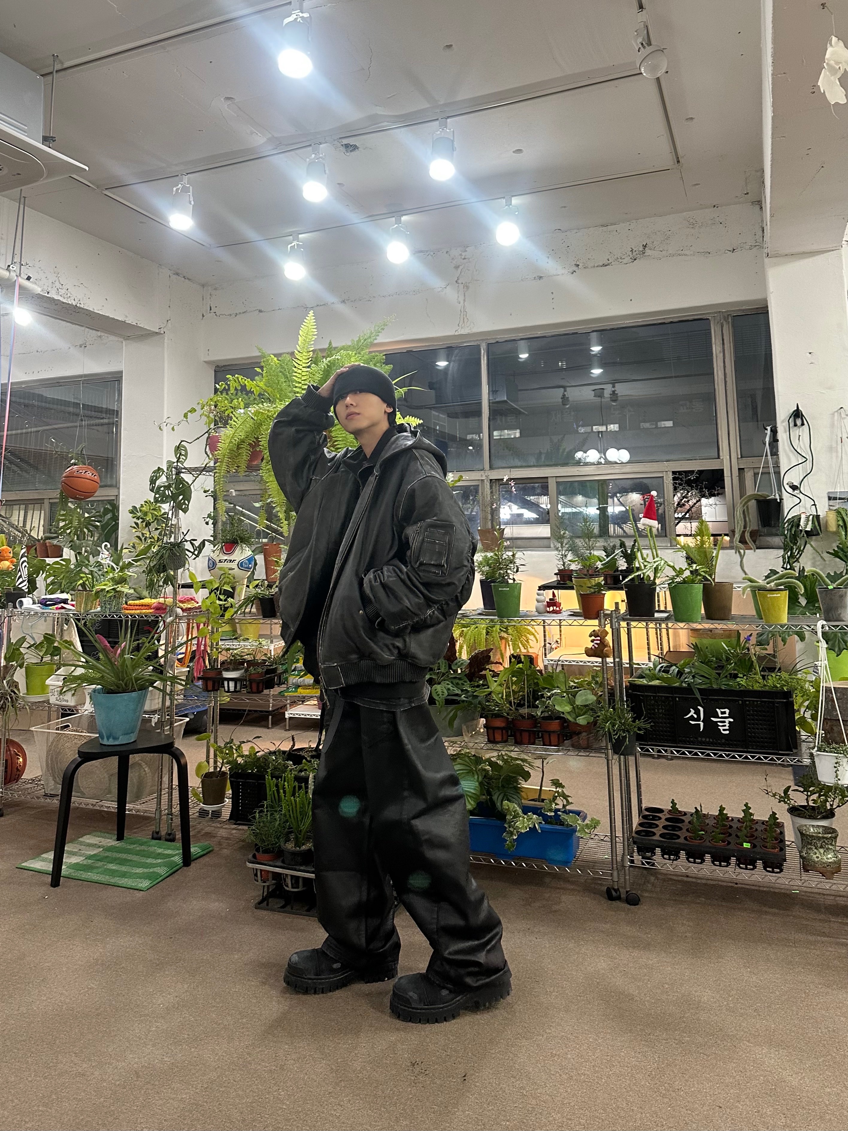 Undermycar Gubalok Vintage Washed All Leather Hood Bomber Dark Earth - 23FW, Project G/R Coated Backward Denim Pants Black 착용 스타일 - 2