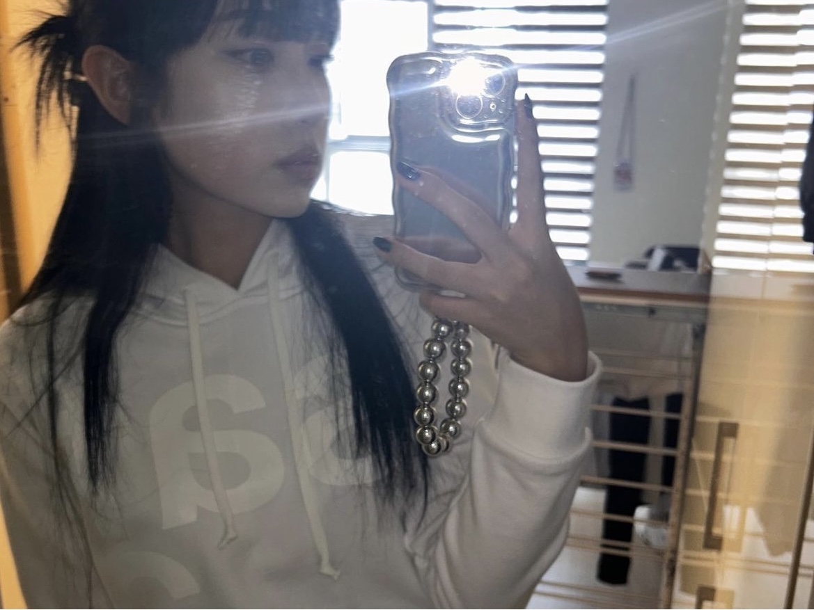 [KREAM 단독] Safarispot Women 1/2 Basic Safari Hoodie White, [KREAM 단독] Safarispot Basic Safari Hoodie White 착용 스타일