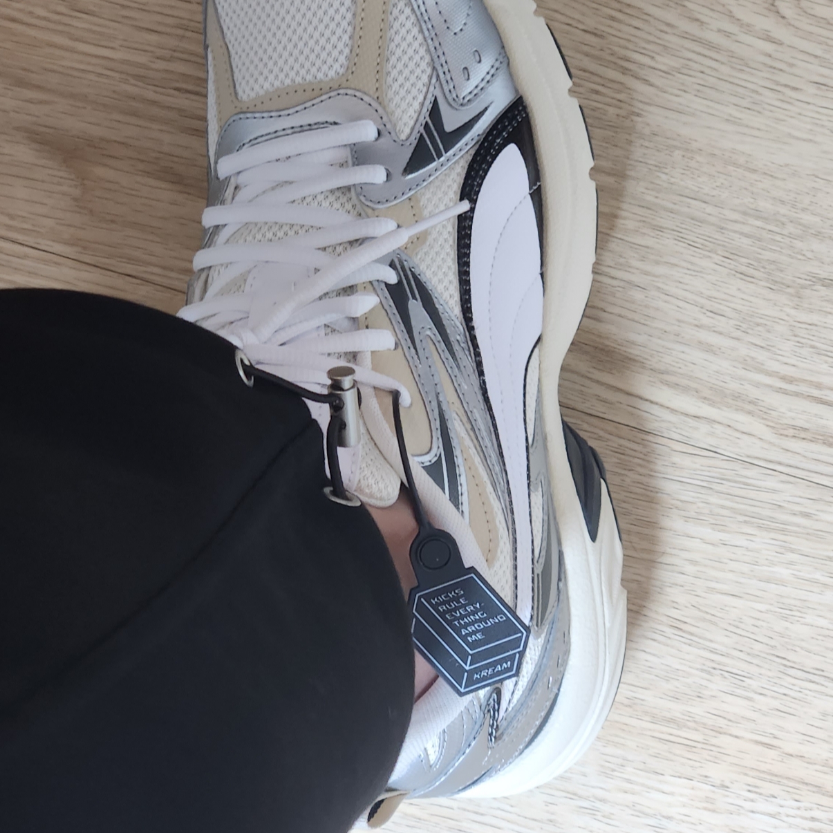 Puma Milenio Tech Warm White Silver 착용 스타일 - 2