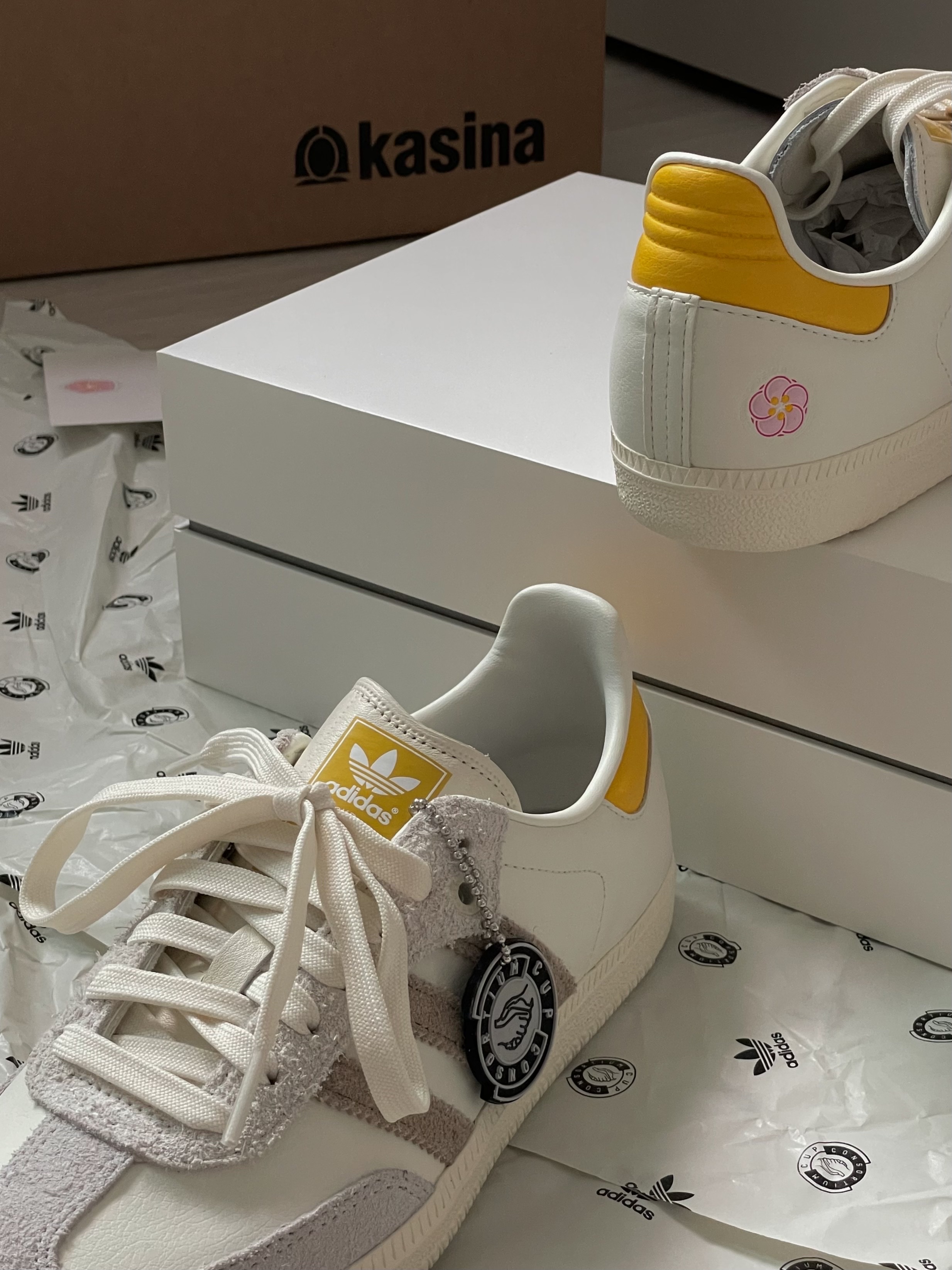Adidas x Kasina Samba Consortium Cup Off White Trace Khaki 착용 스타일 - 1