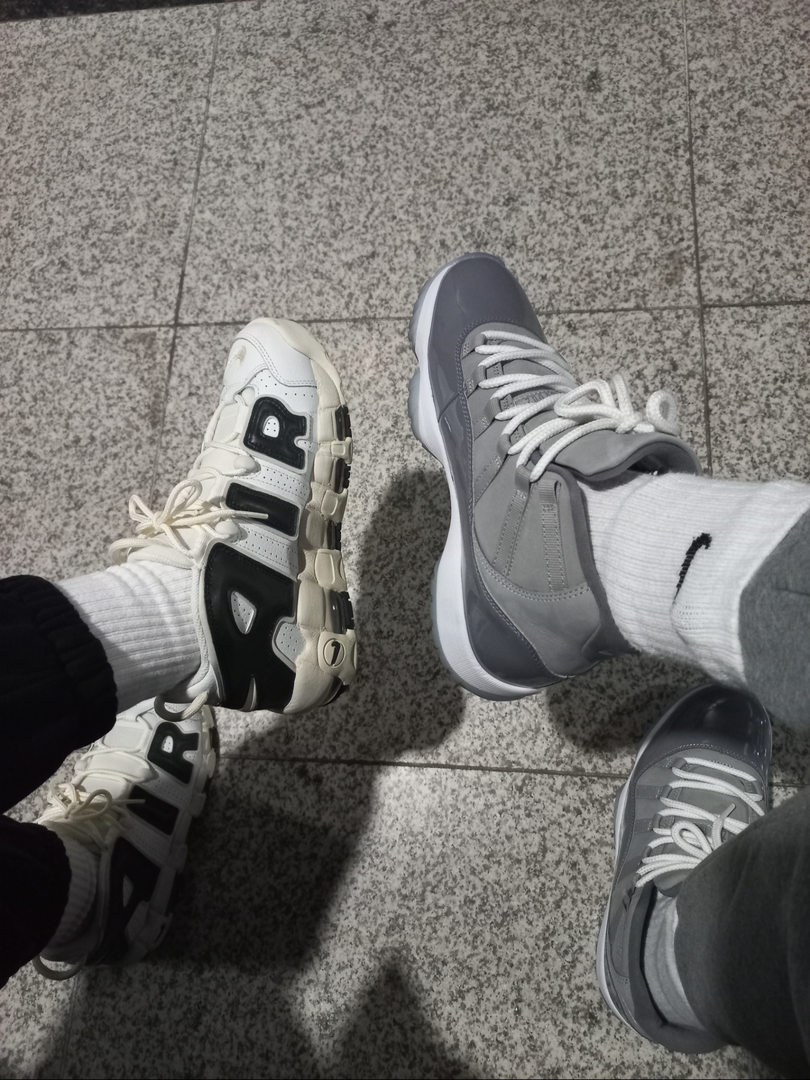 (W) Nike Air More Uptempo Summit White Light Orewood Brown, Jordan 11 Retro Cool Grey 2021 착용 스타일