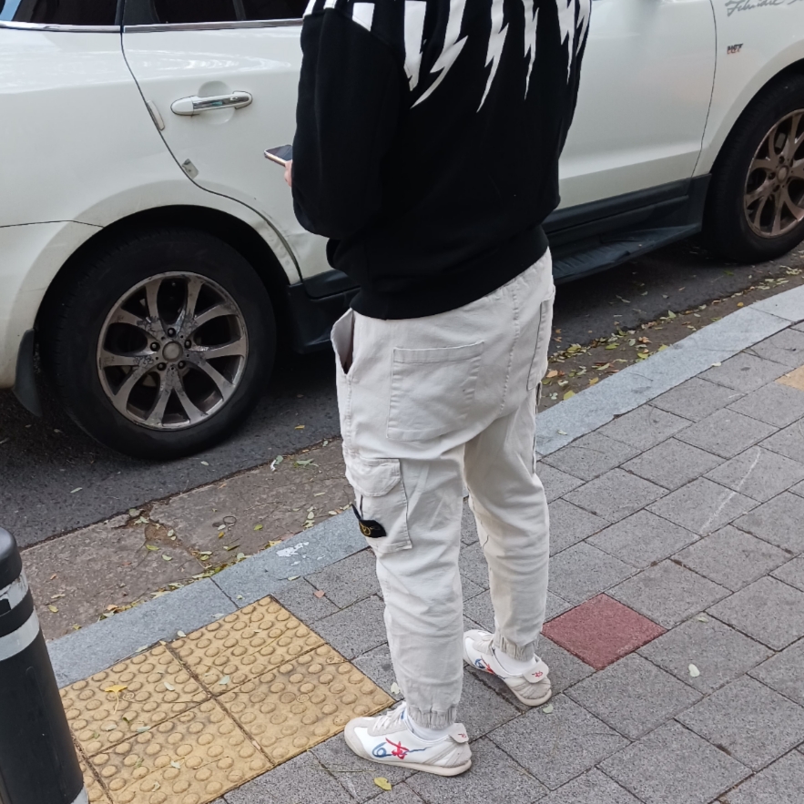 Stone Island 303WA Brushed Cotton Canvas Garment Dyed Cargo Pants Ice - 22SS 착용 스타일