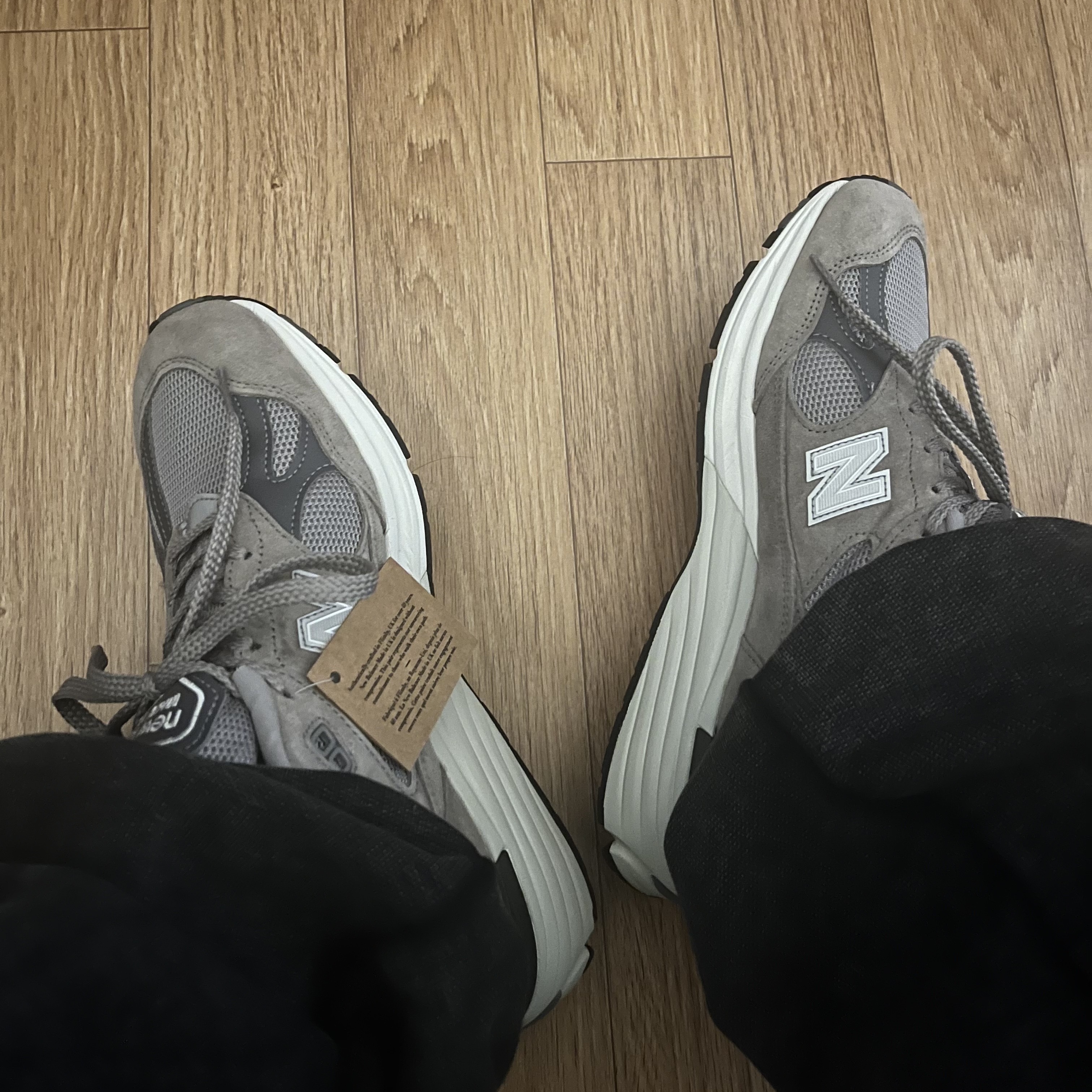 New Balance 991v2 Made in UK Rock Ridge Alloy Silver 착용 스타일