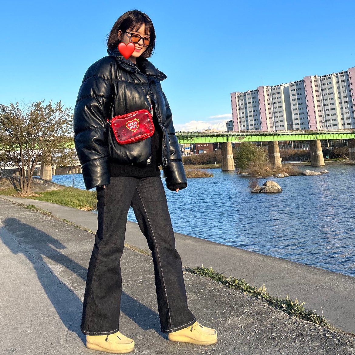 Human Made PVC Pouch Medium Red, (W) Clarks Wallabee Maple Suede 착용 스타일