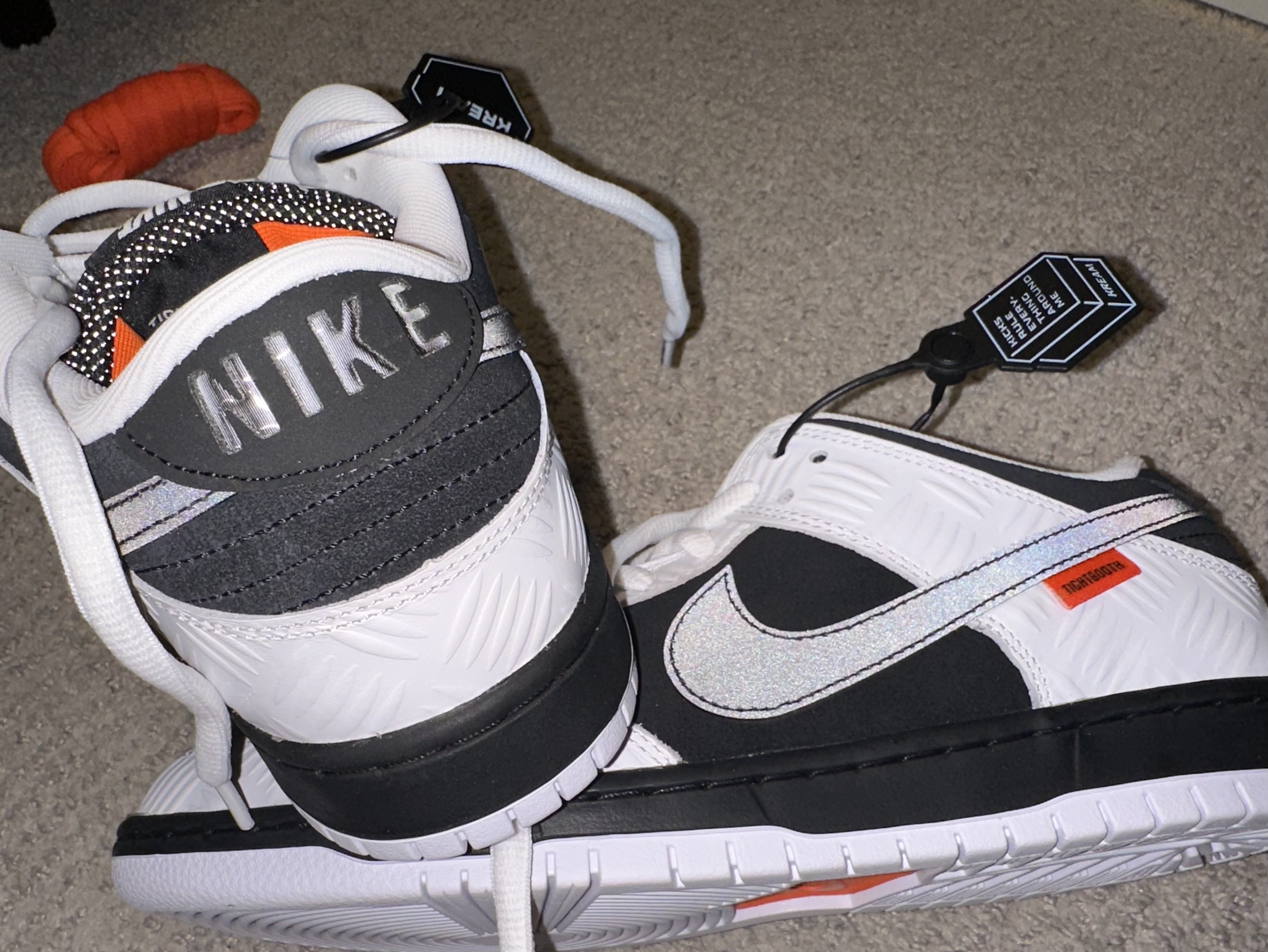 Nike x Tightbooth SB Dunk Low Pro Black and White 착용 스타일 - 10