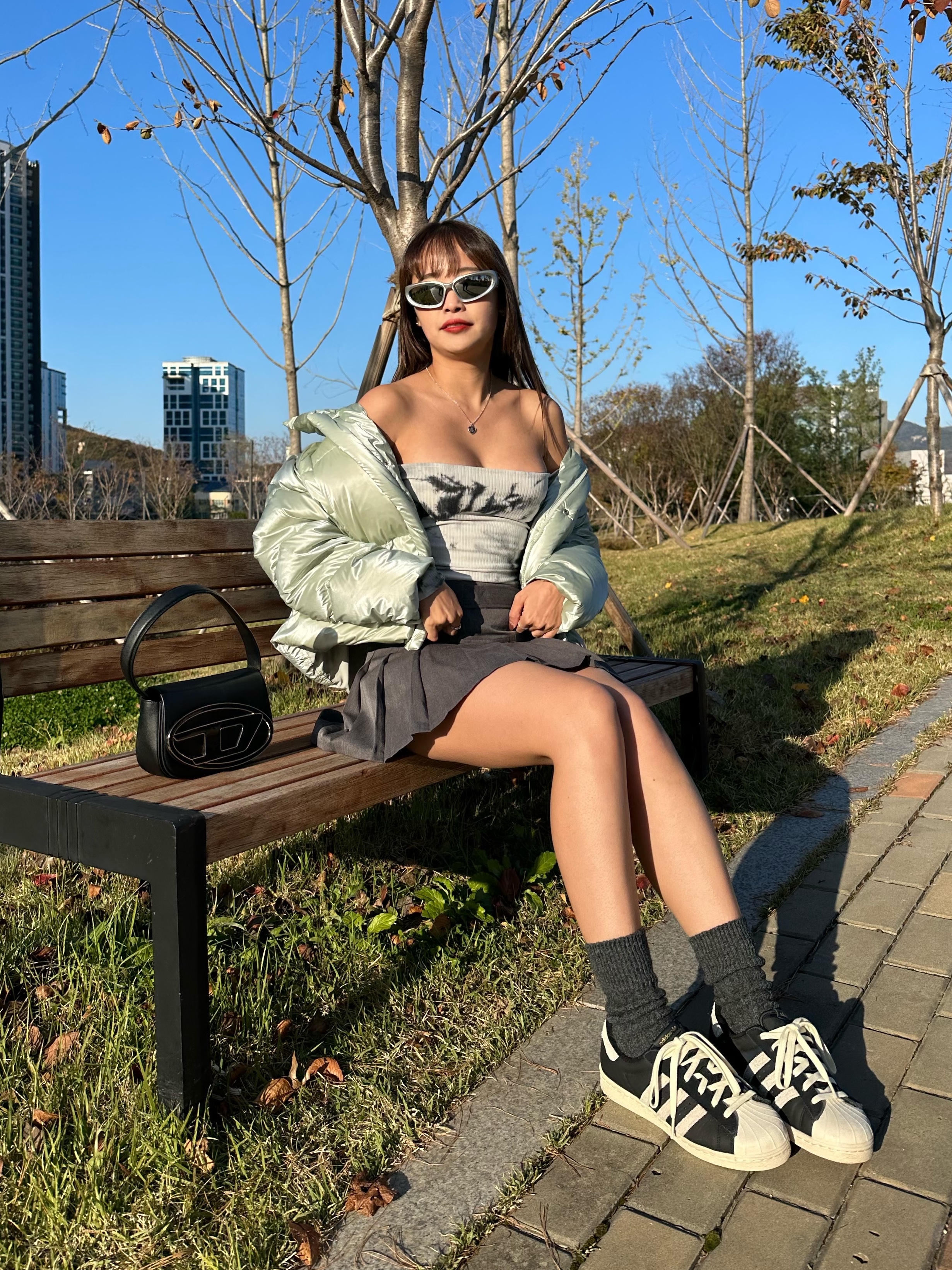 Adidas Superstar 82 Black White, Balenciaga Swift Oval Sunglasses Silver 착용 스타일 - 1