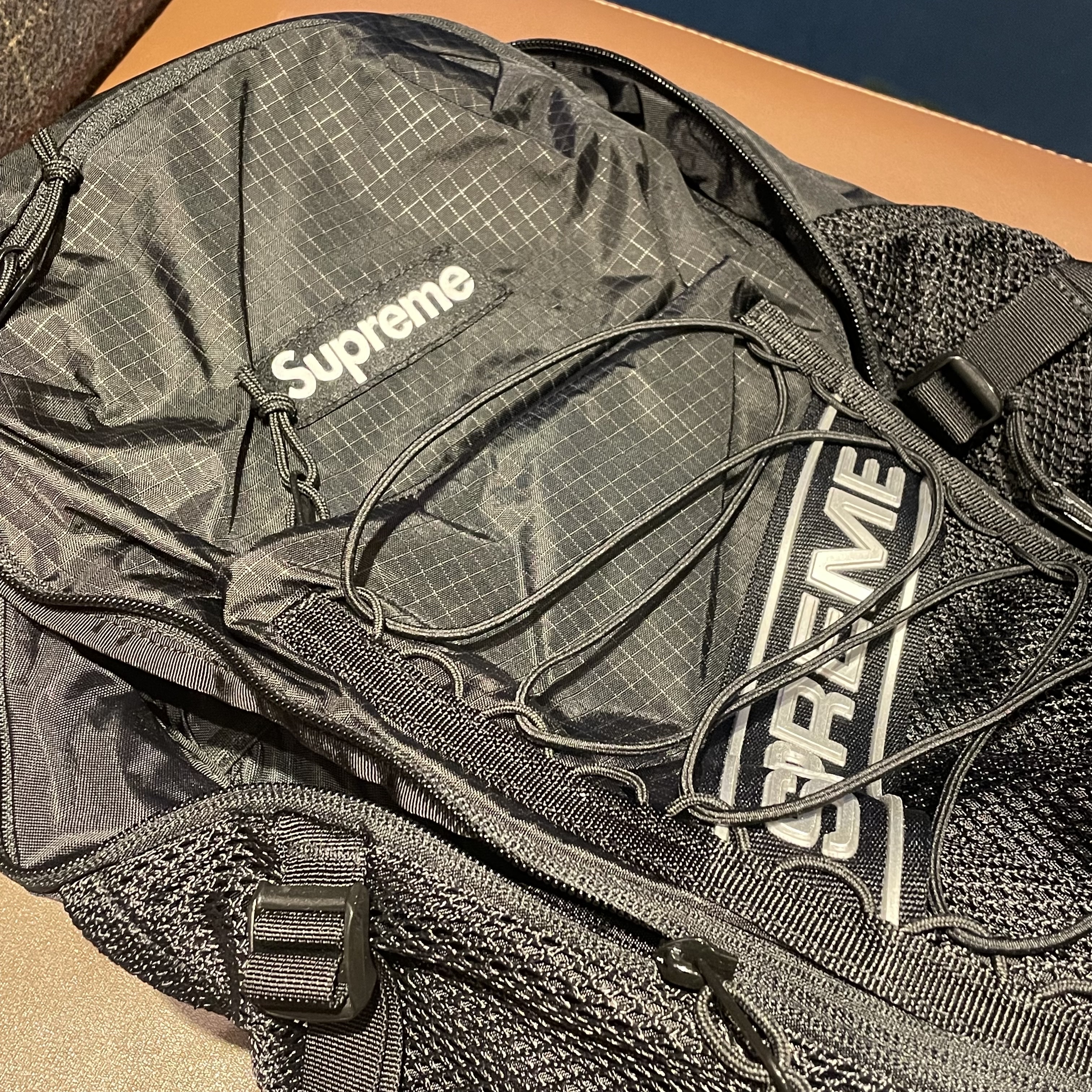 Supreme Backpack Black - 23FW 착용 스타일